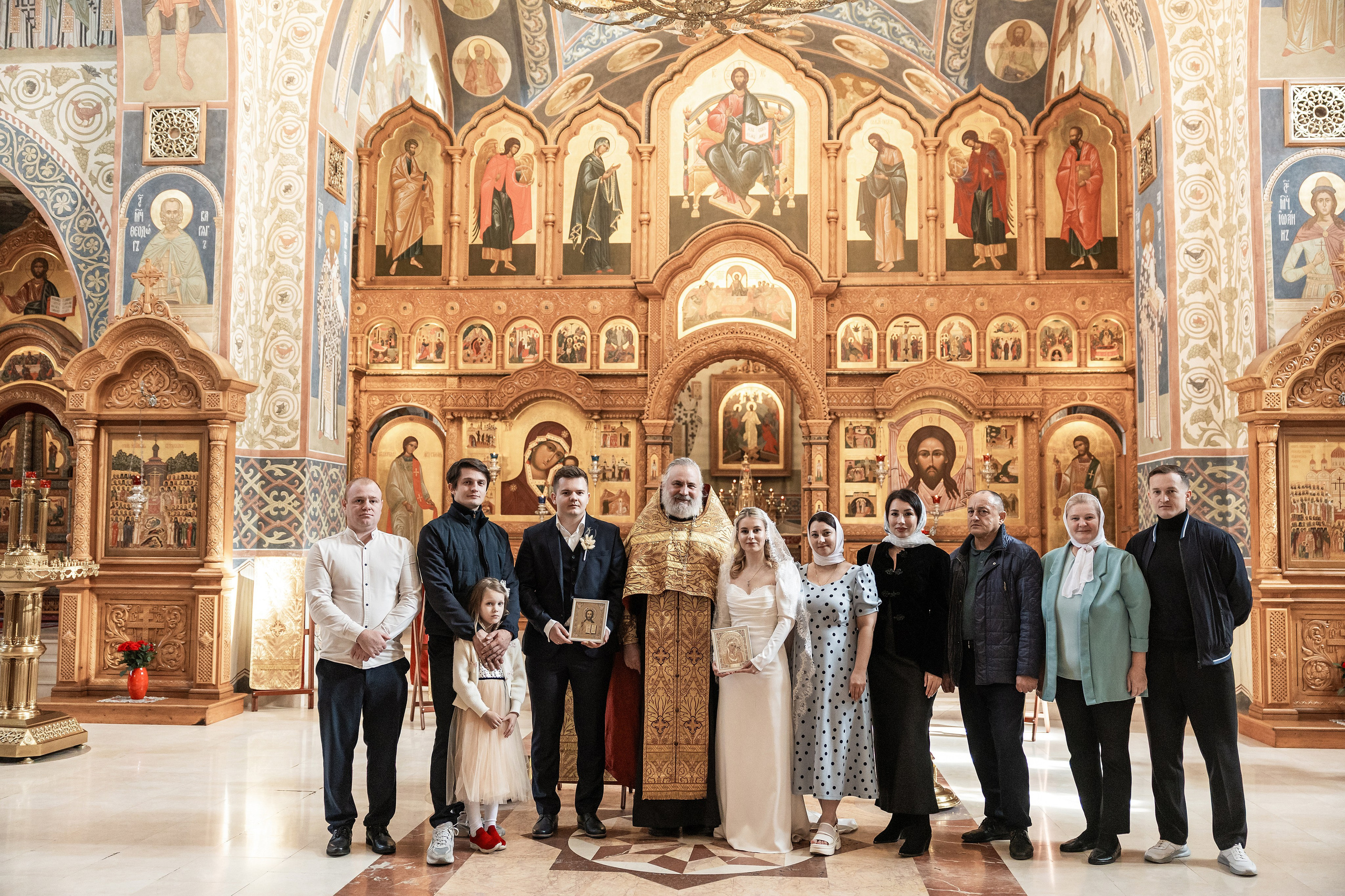 Венчание в Храме святых Новомучеников и Исповедников Российских. Фотограф Крещение, Выписка москва