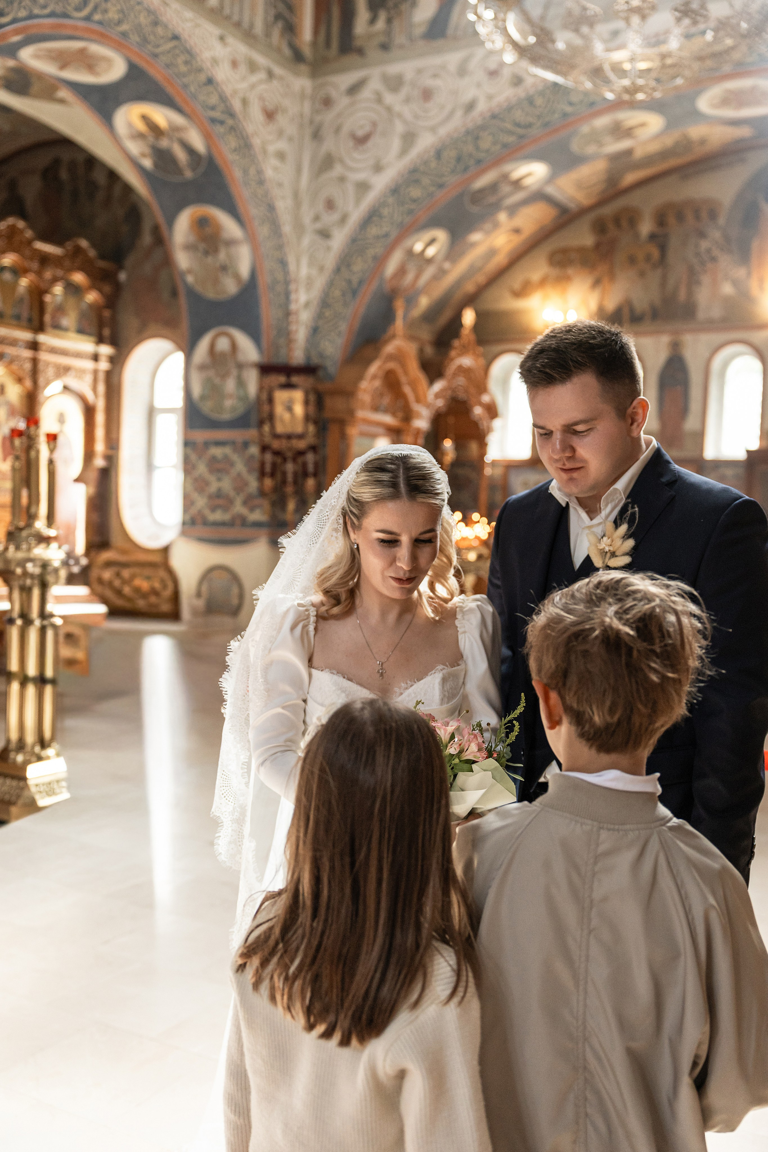 Венчание в Храме святых Новомучеников и Исповедников Российских. Фотограф Крещение, Выписка москва