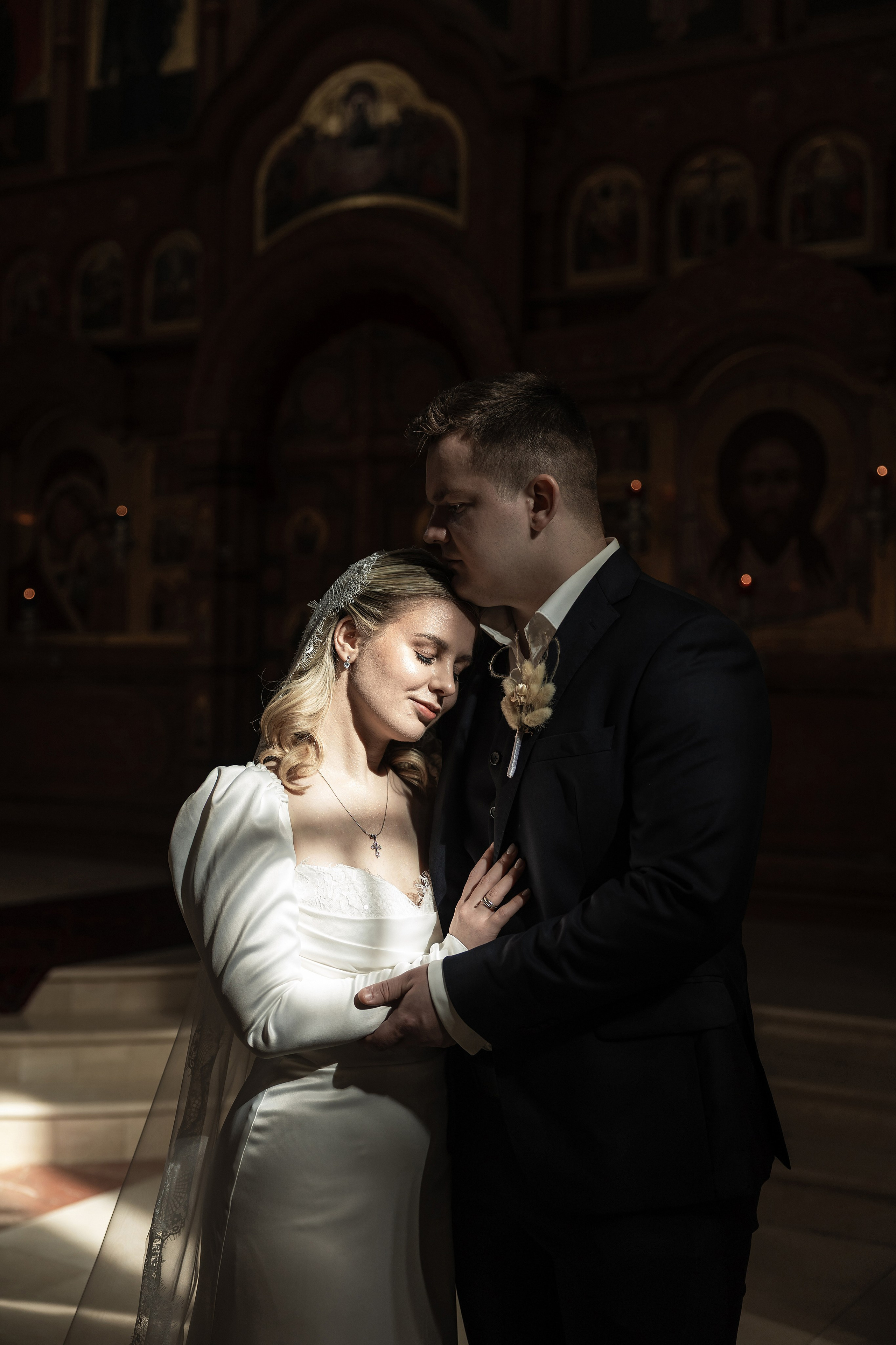 Венчание в Храме святых Новомучеников и Исповедников Российских. Фотограф Крещение, Выписка москва
