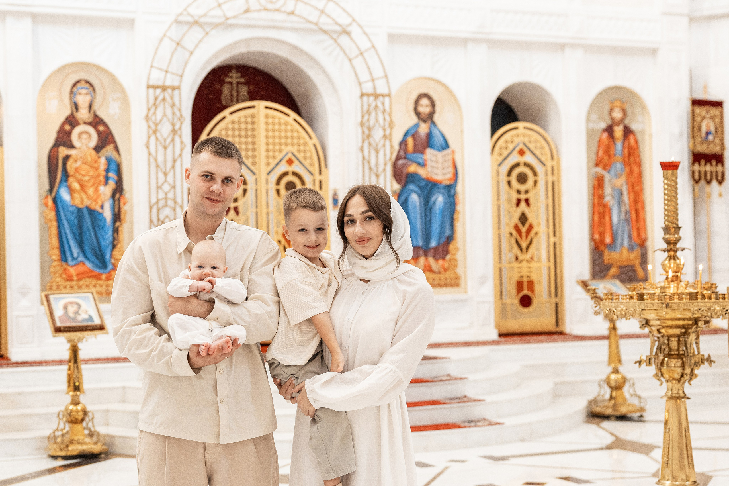 Крещение в храме святого равноапостольного князя Владимира. Фотограф Крещение, Выписка москва