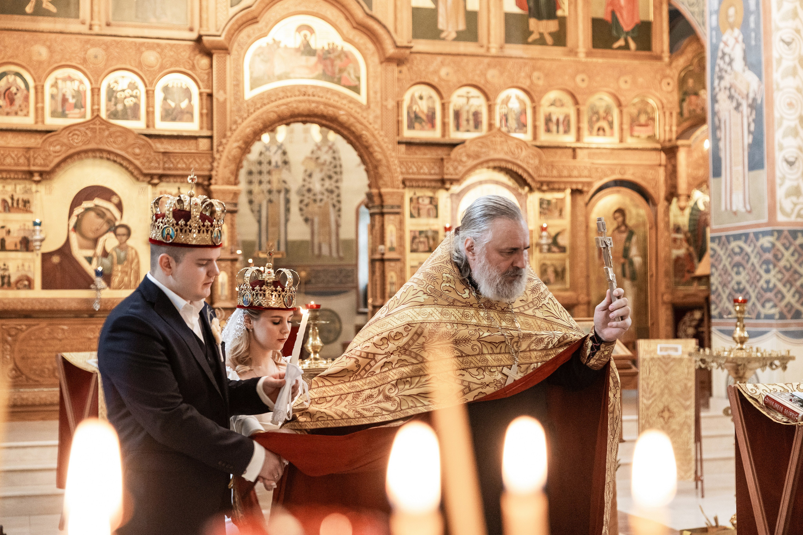 Венчание в Храме святых Новомучеников и Исповедников Российских. Фотограф Крещение, Выписка москва