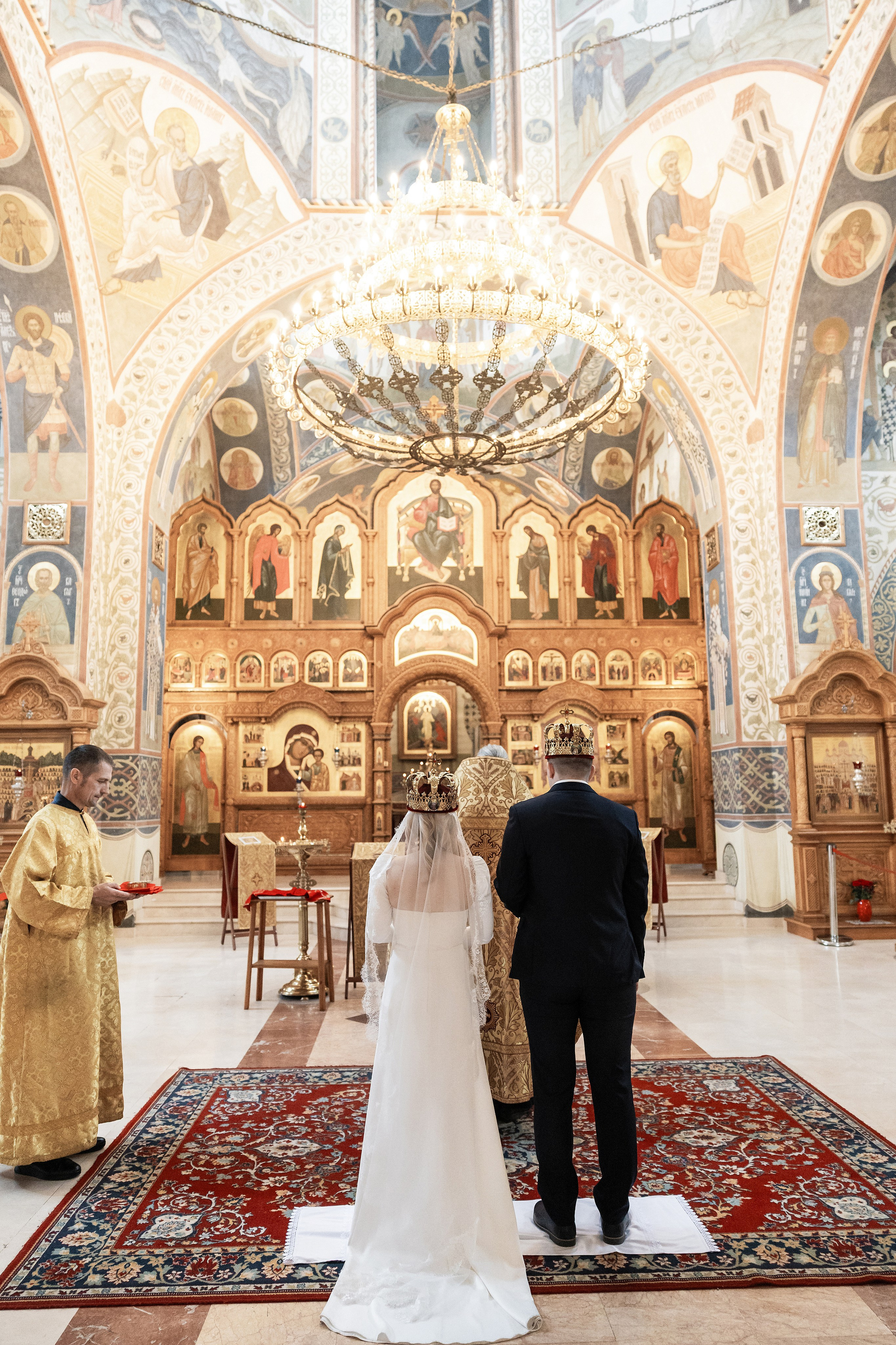 Венчание в Храме святых Новомучеников и Исповедников Российских. Фотограф Крещение, Выписка москва