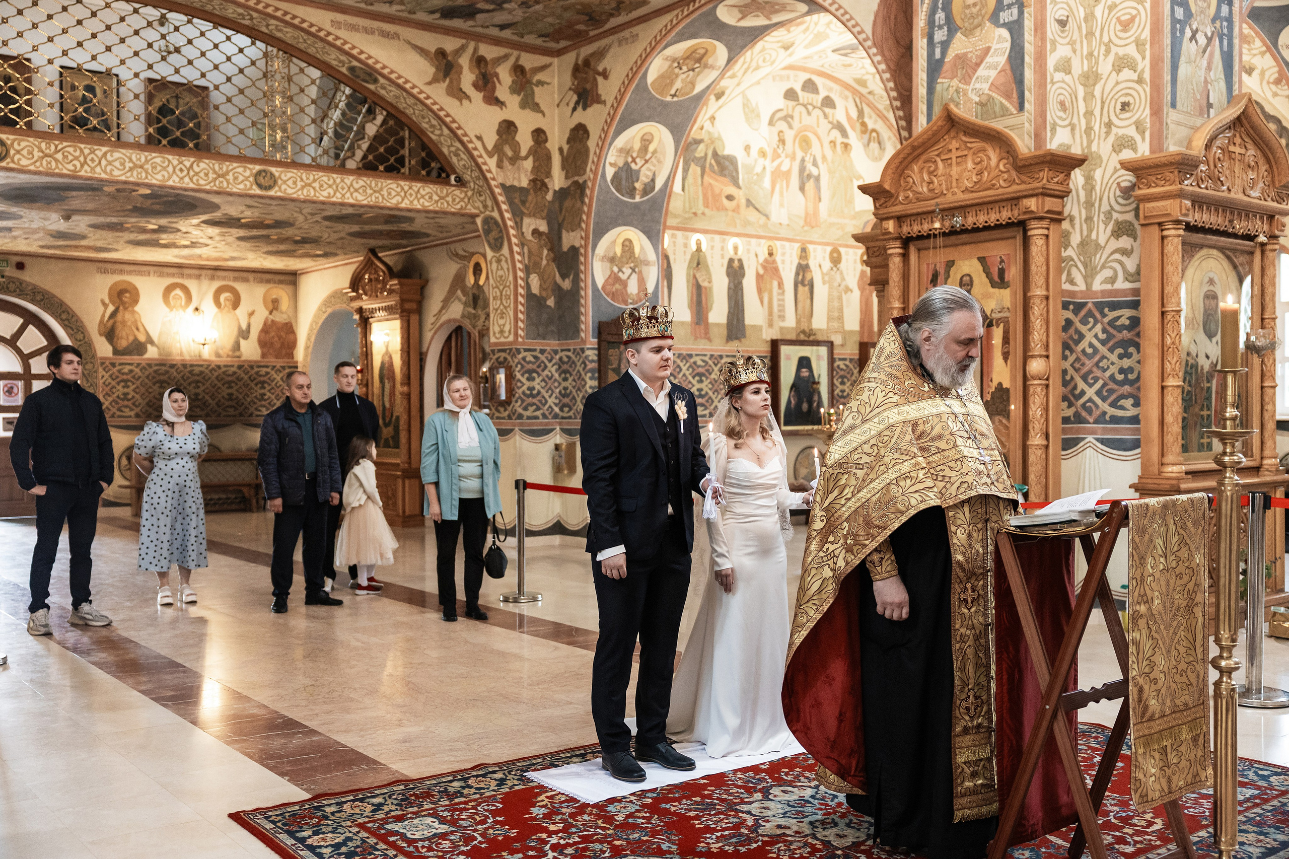 Венчание в Храме святых Новомучеников и Исповедников Российских. Фотограф Крещение, Выписка москва