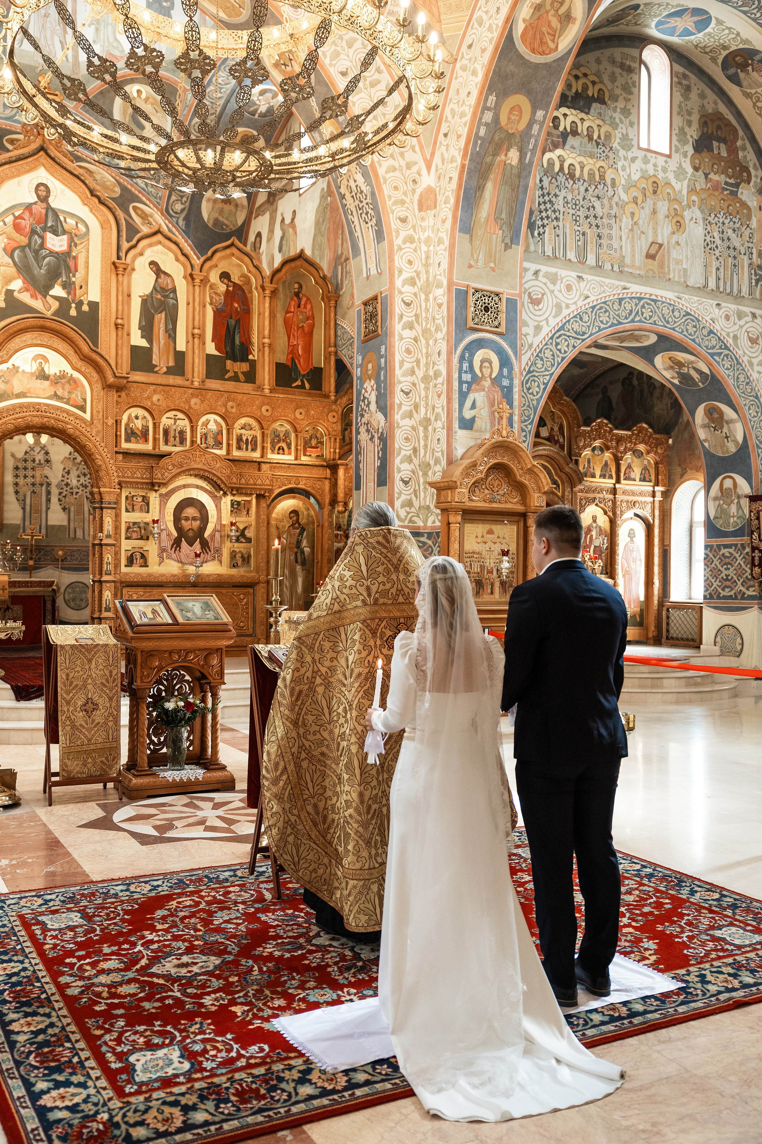 Венчание в Храме святых Новомучеников и Исповедников Российских. Фотограф Крещение, Выписка москва