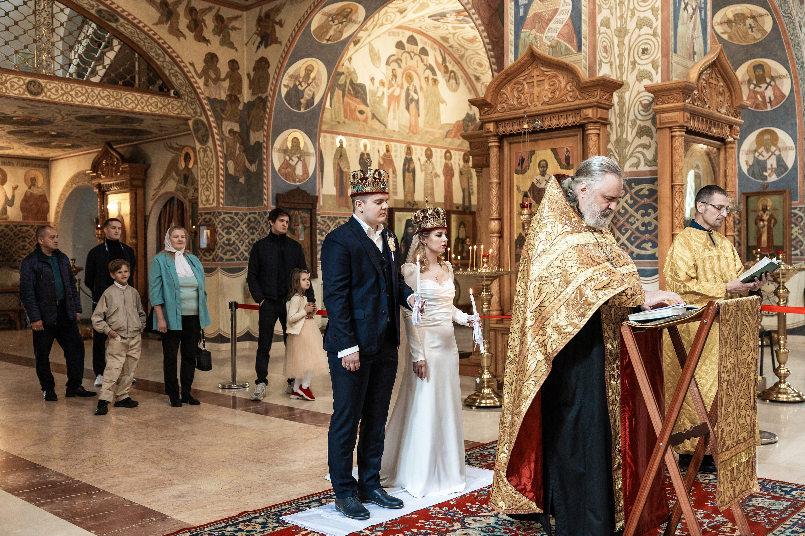 Венчание в Храме святых Новомучеников и Исповедников Российских. Фотограф Крещение, Выписка москва