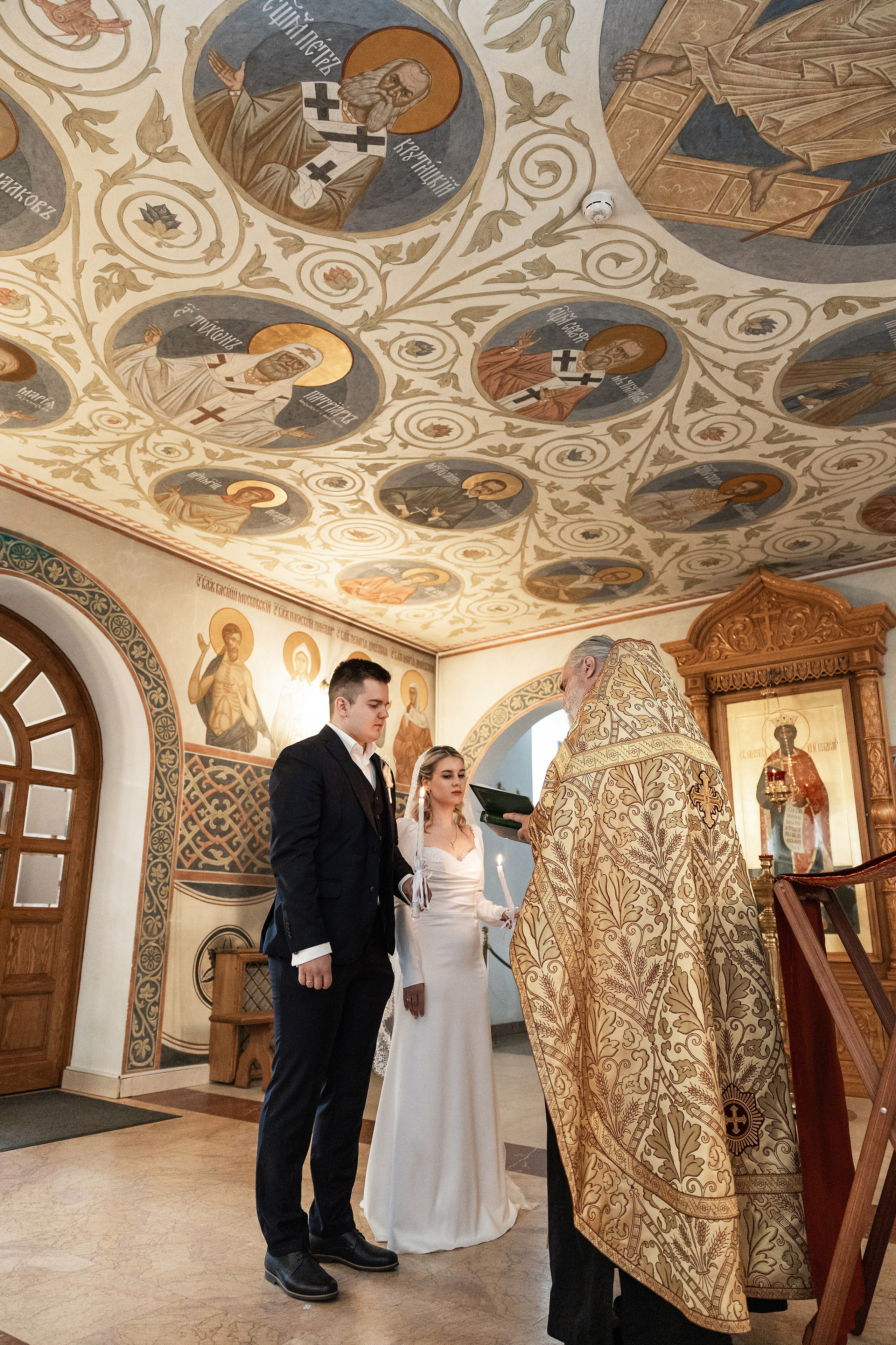 Венчание в Храме святых Новомучеников и Исповедников Российских. Фотограф Крещение, Выписка москва