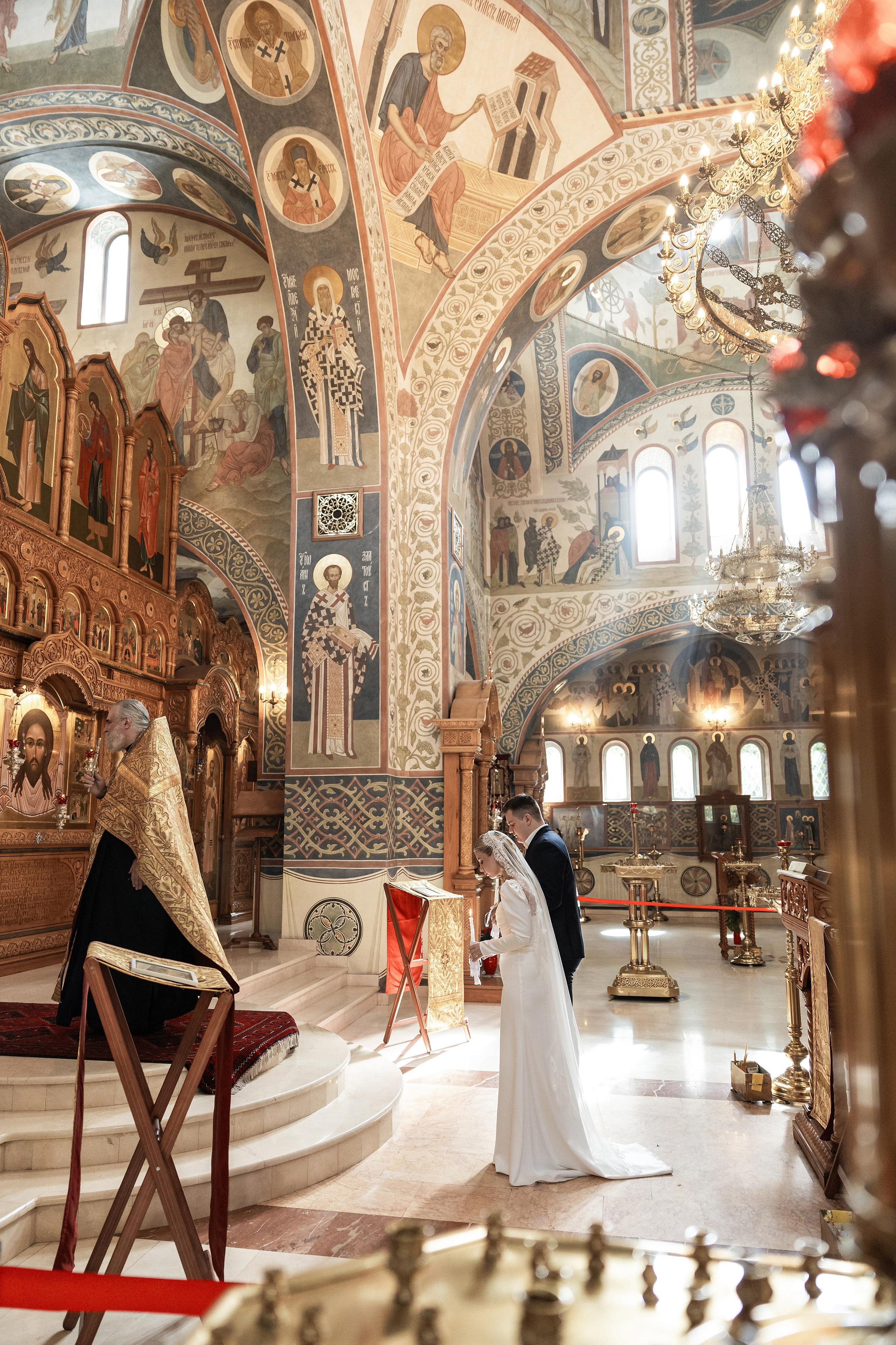 Венчание в Храме святых Новомучеников и Исповедников Российских. Фотограф Крещение, Выписка москва