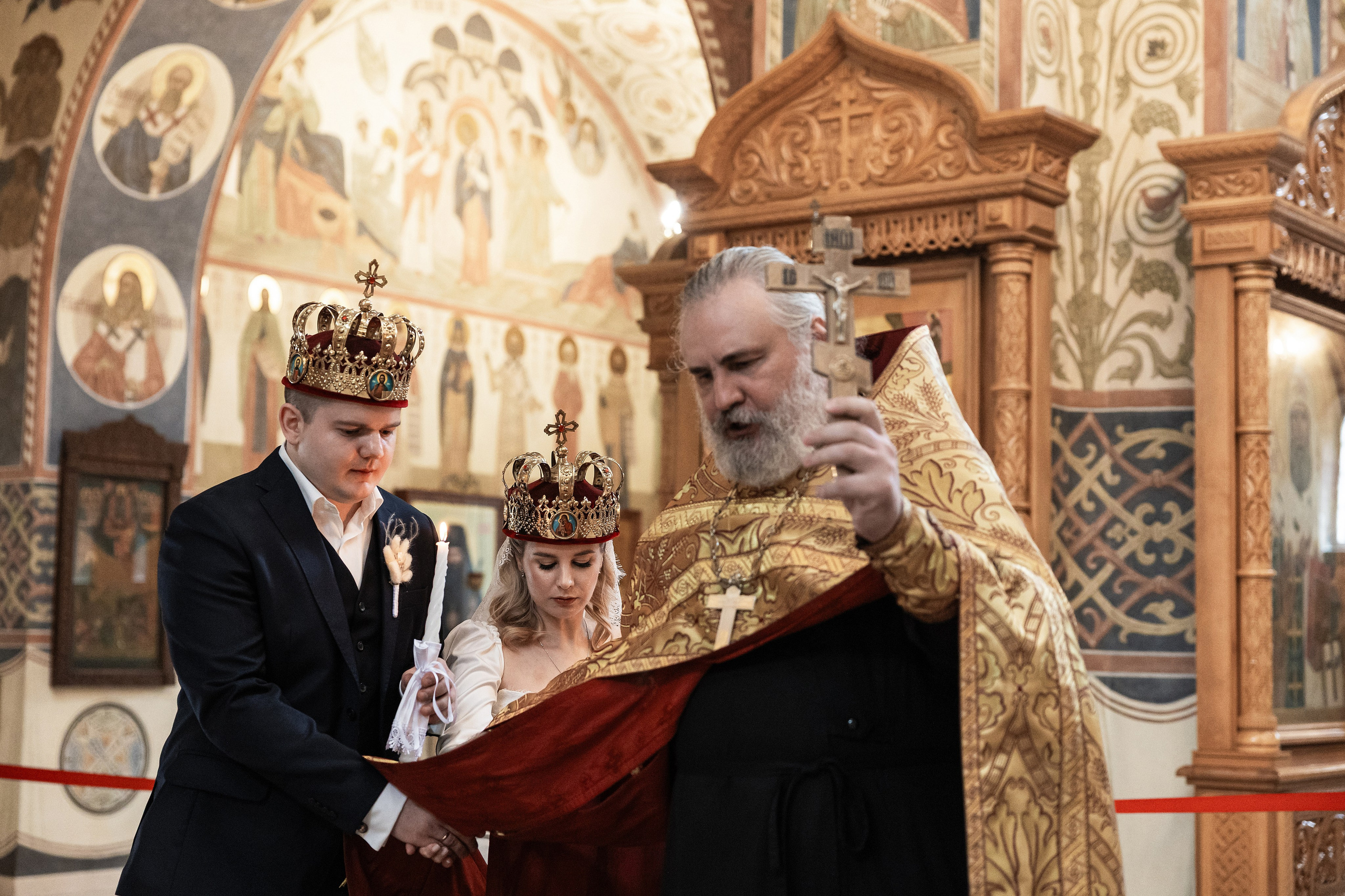 Венчание в Храме святых Новомучеников и Исповедников Российских. Фотограф Крещение, Выписка москва