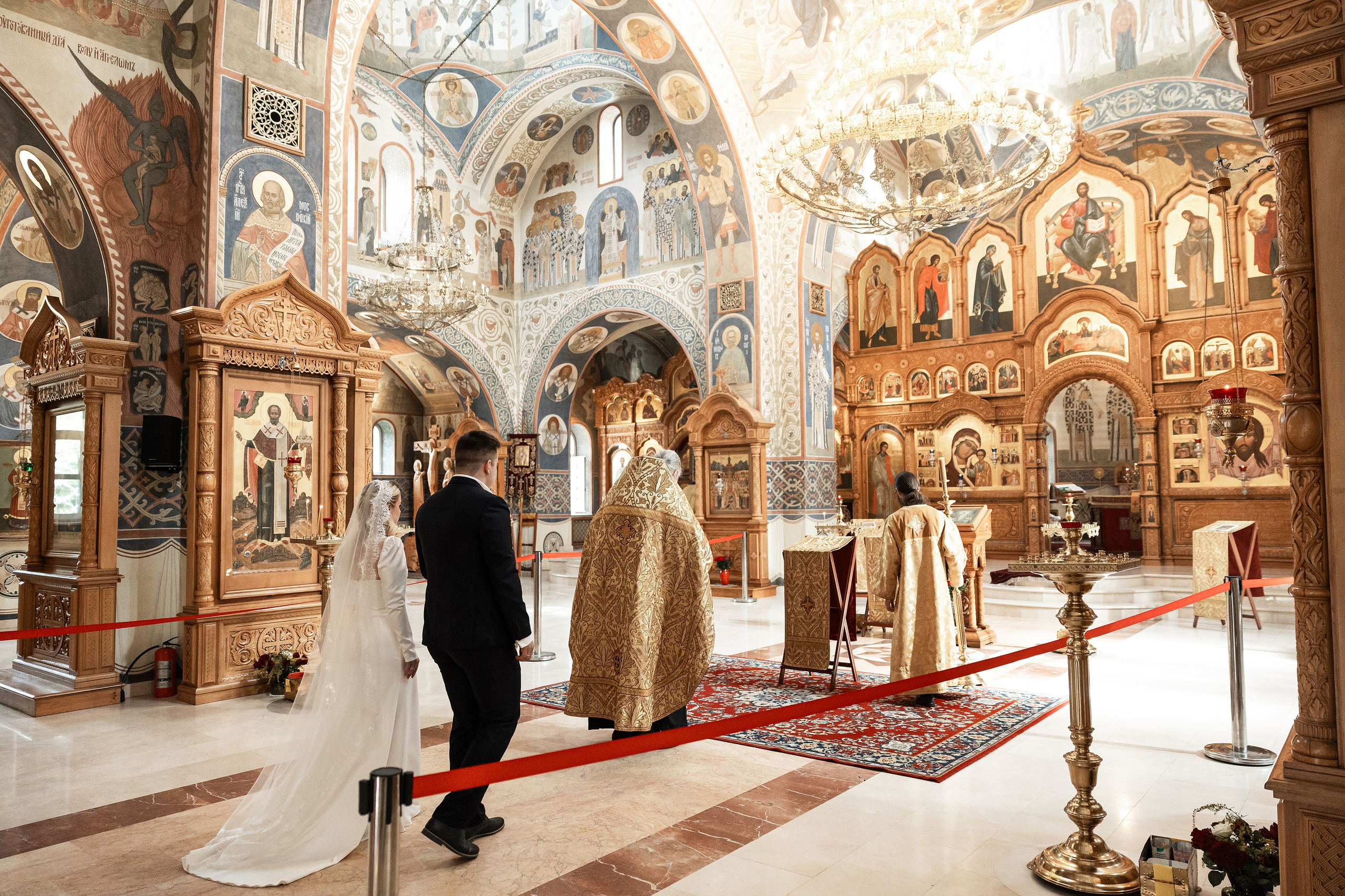 Венчание в Храме святых Новомучеников и Исповедников Российских. Фотограф Крещение, Выписка москва
