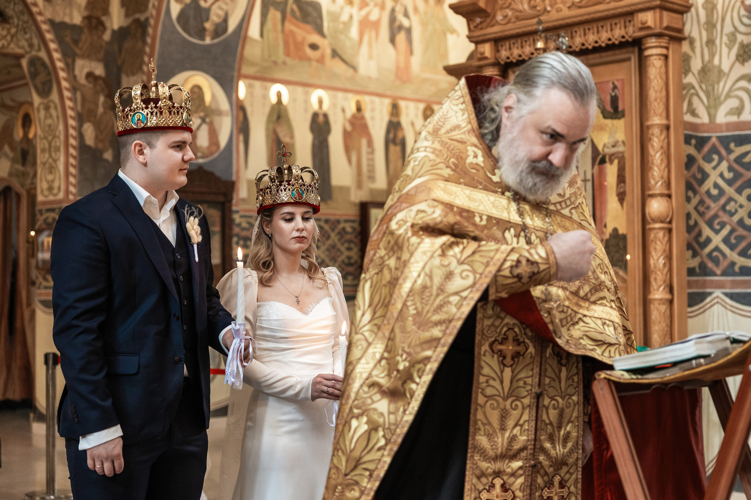 Венчание в Храме святых Новомучеников и Исповедников Российских. Фотограф Крещение, Выписка москва