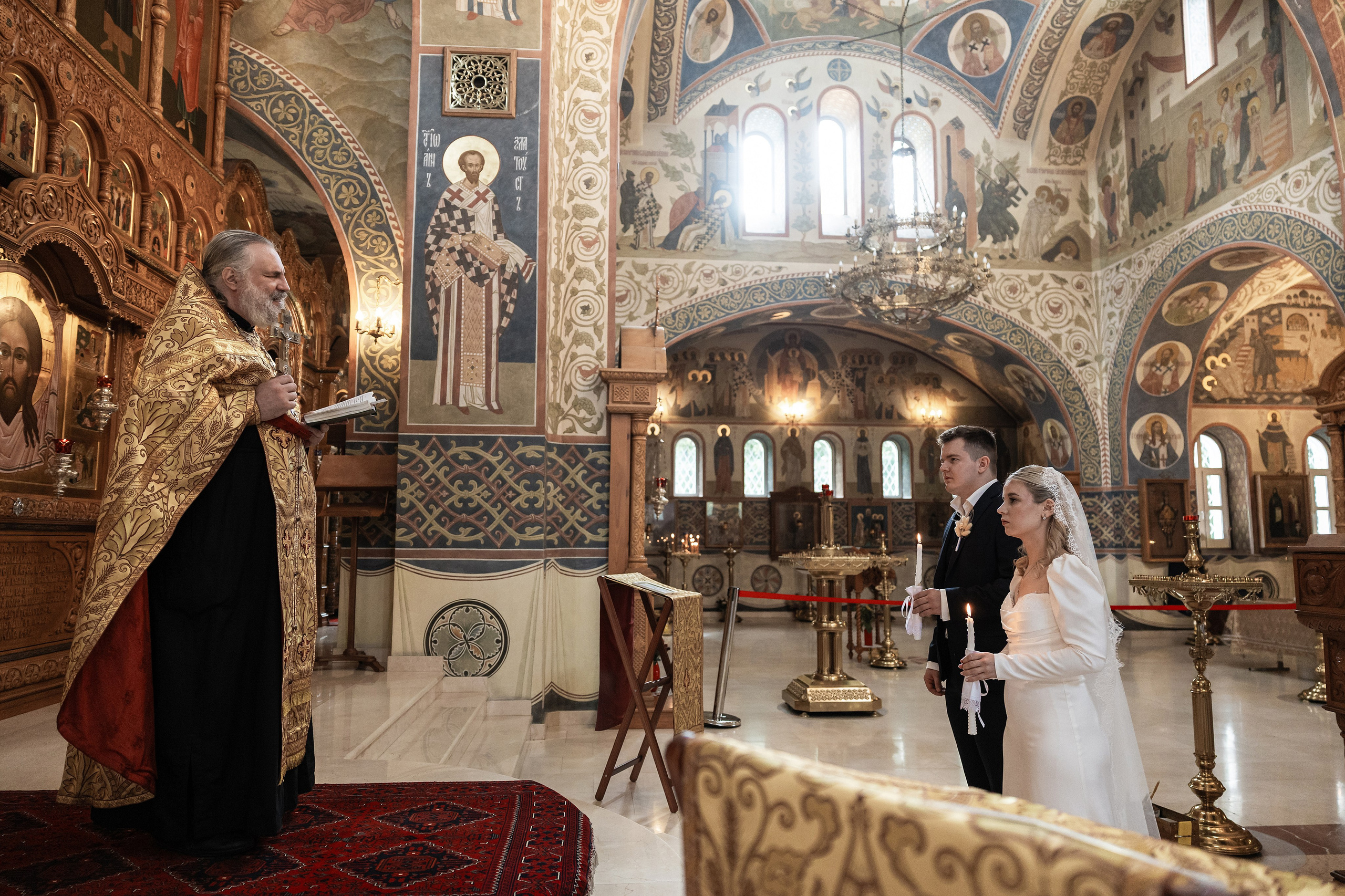 Венчание в Храме святых Новомучеников и Исповедников Российских. Фотограф Крещение, Выписка москва