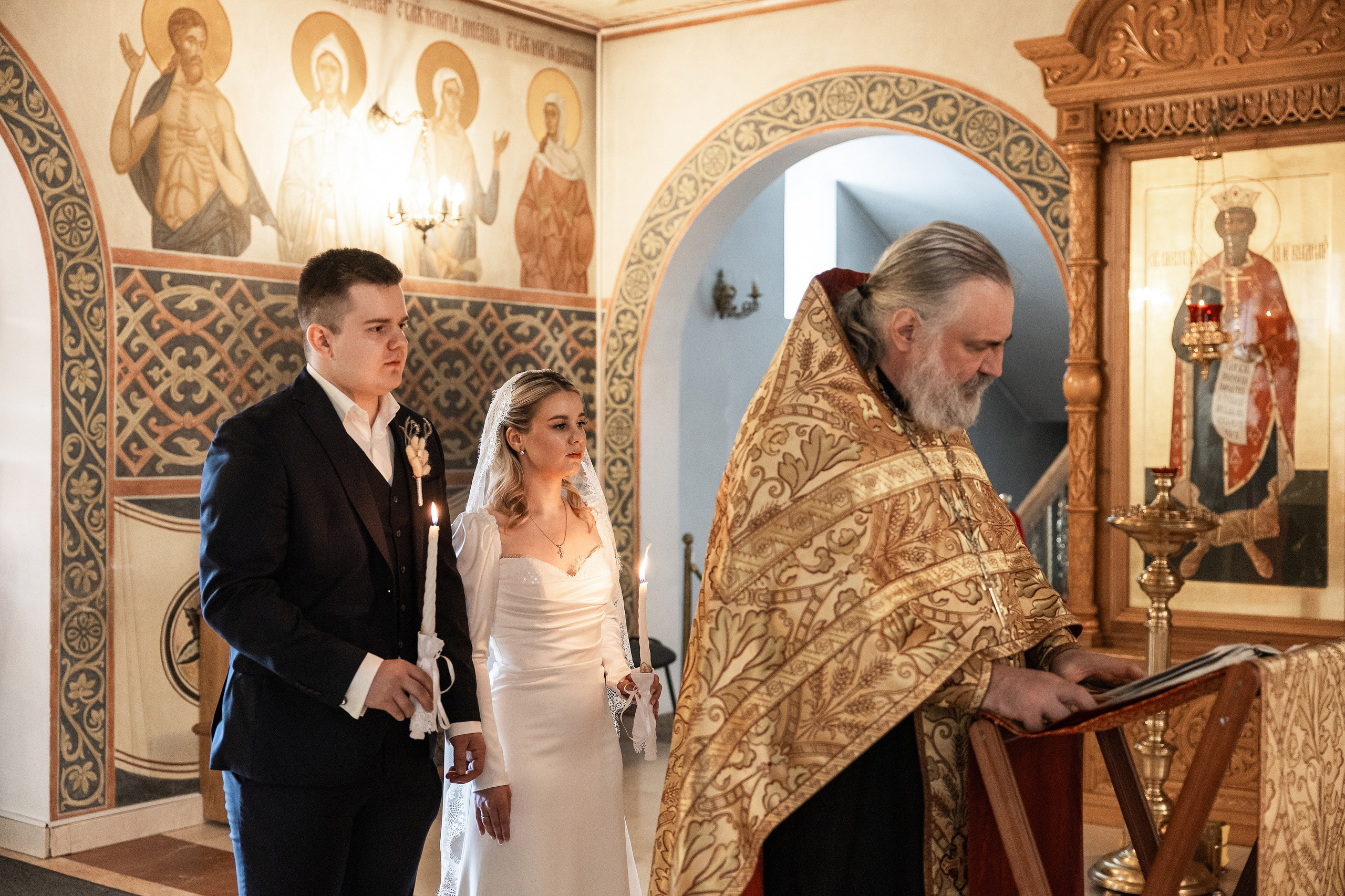 Венчание в Храме святых Новомучеников и Исповедников Российских. Фотограф Крещение, Выписка москва