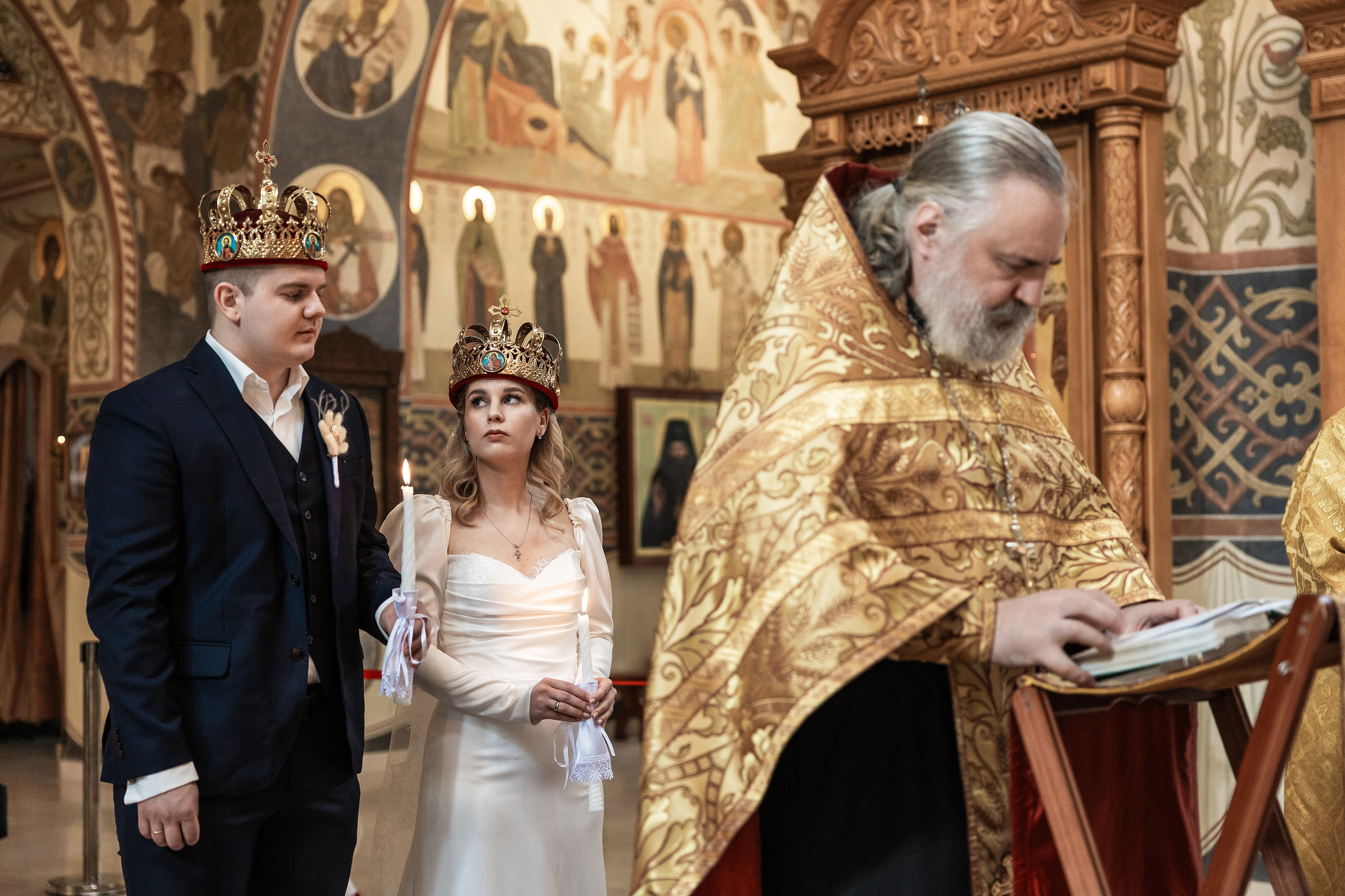 Венчание в Храме святых Новомучеников и Исповедников Российских. Фотограф Крещение, Выписка москва