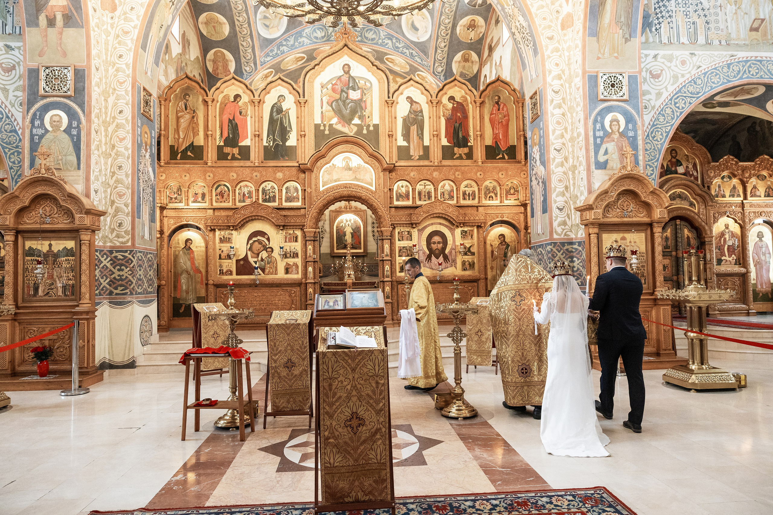 Венчание в Храме святых Новомучеников и Исповедников Российских. Фотограф Крещение, Выписка москва