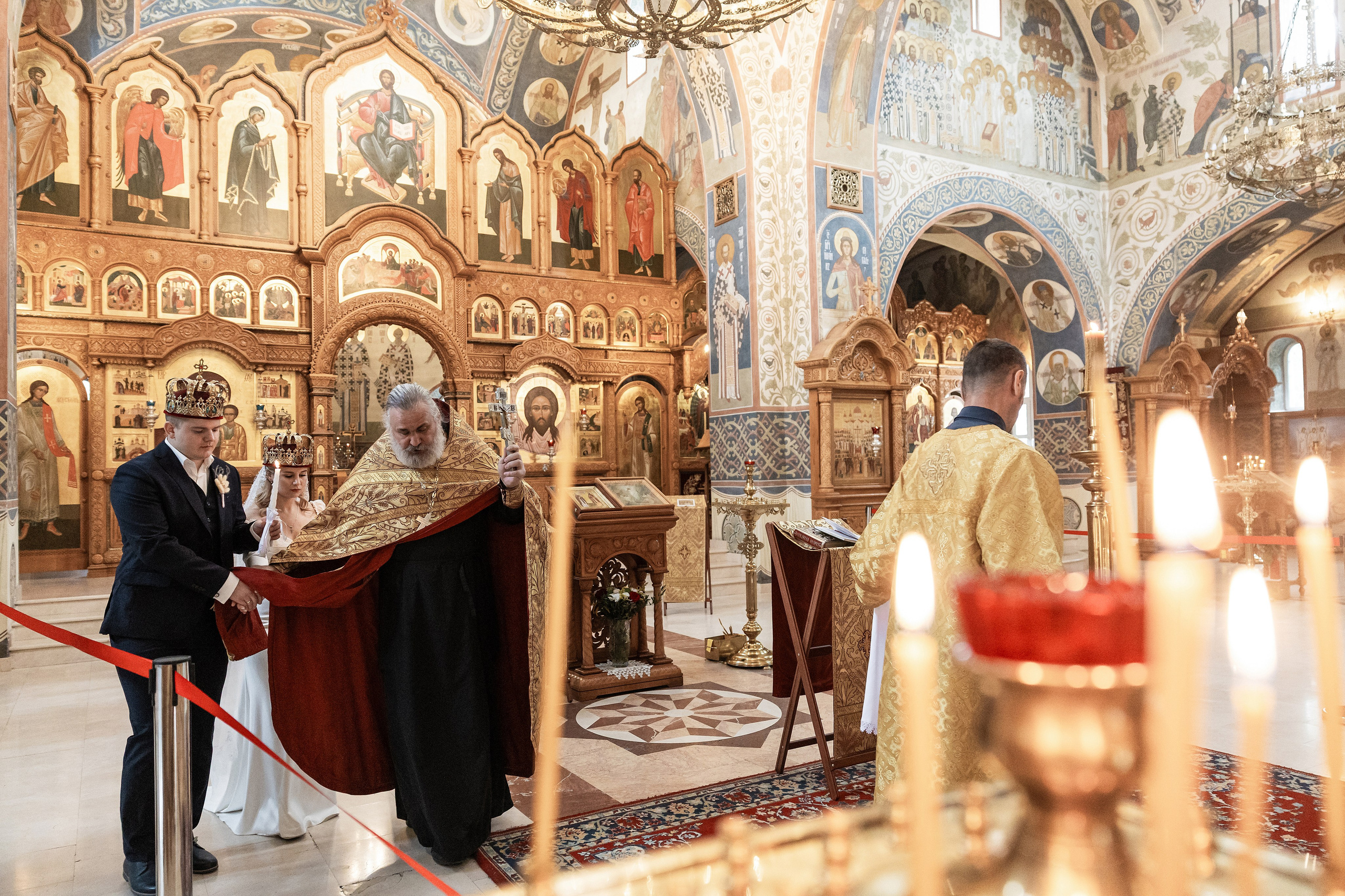 Венчание в Храме святых Новомучеников и Исповедников Российских. Фотограф Крещение, Выписка москва