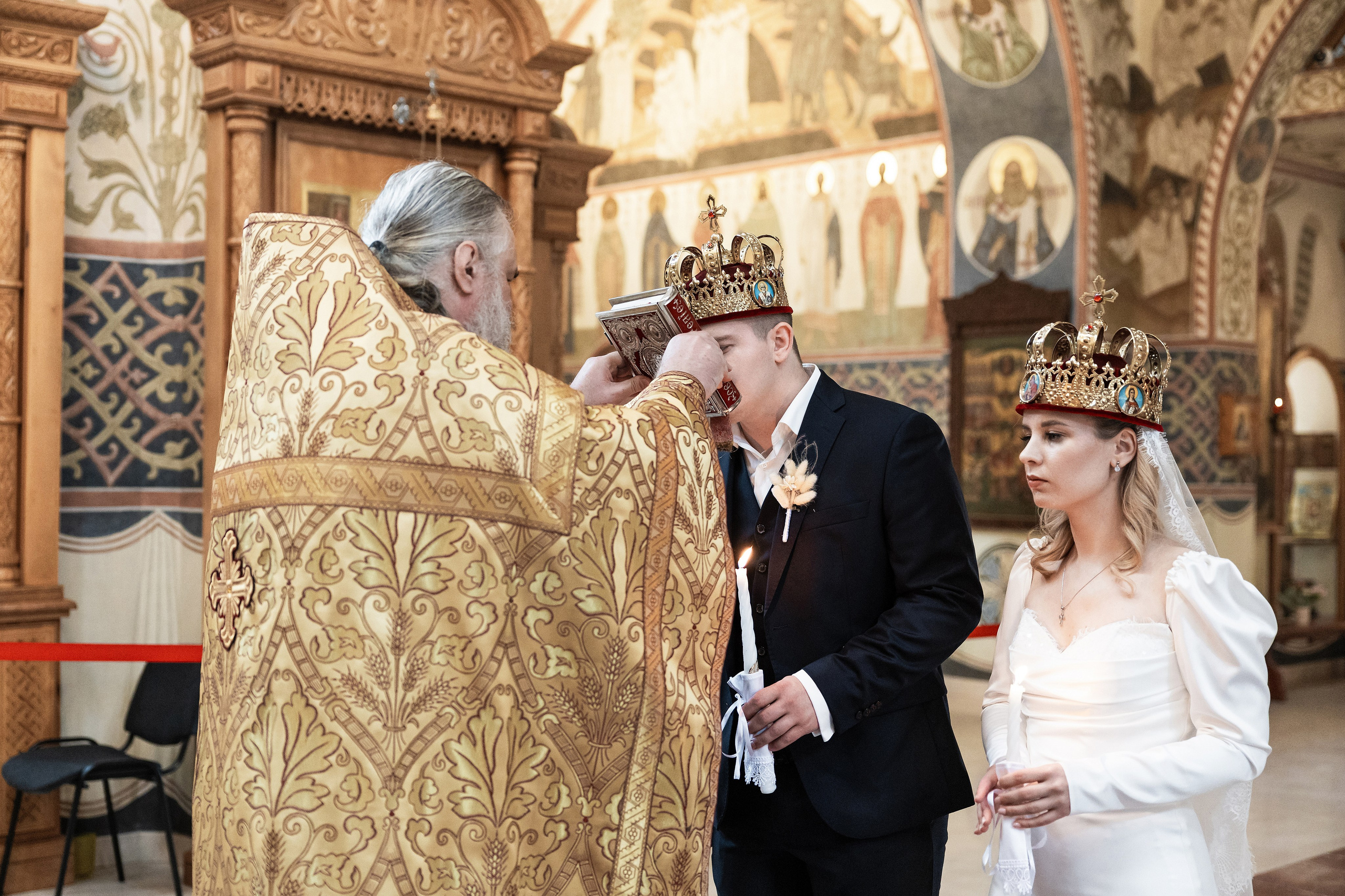 Венчание в Храме святых Новомучеников и Исповедников Российских. Фотограф Крещение, Выписка москва