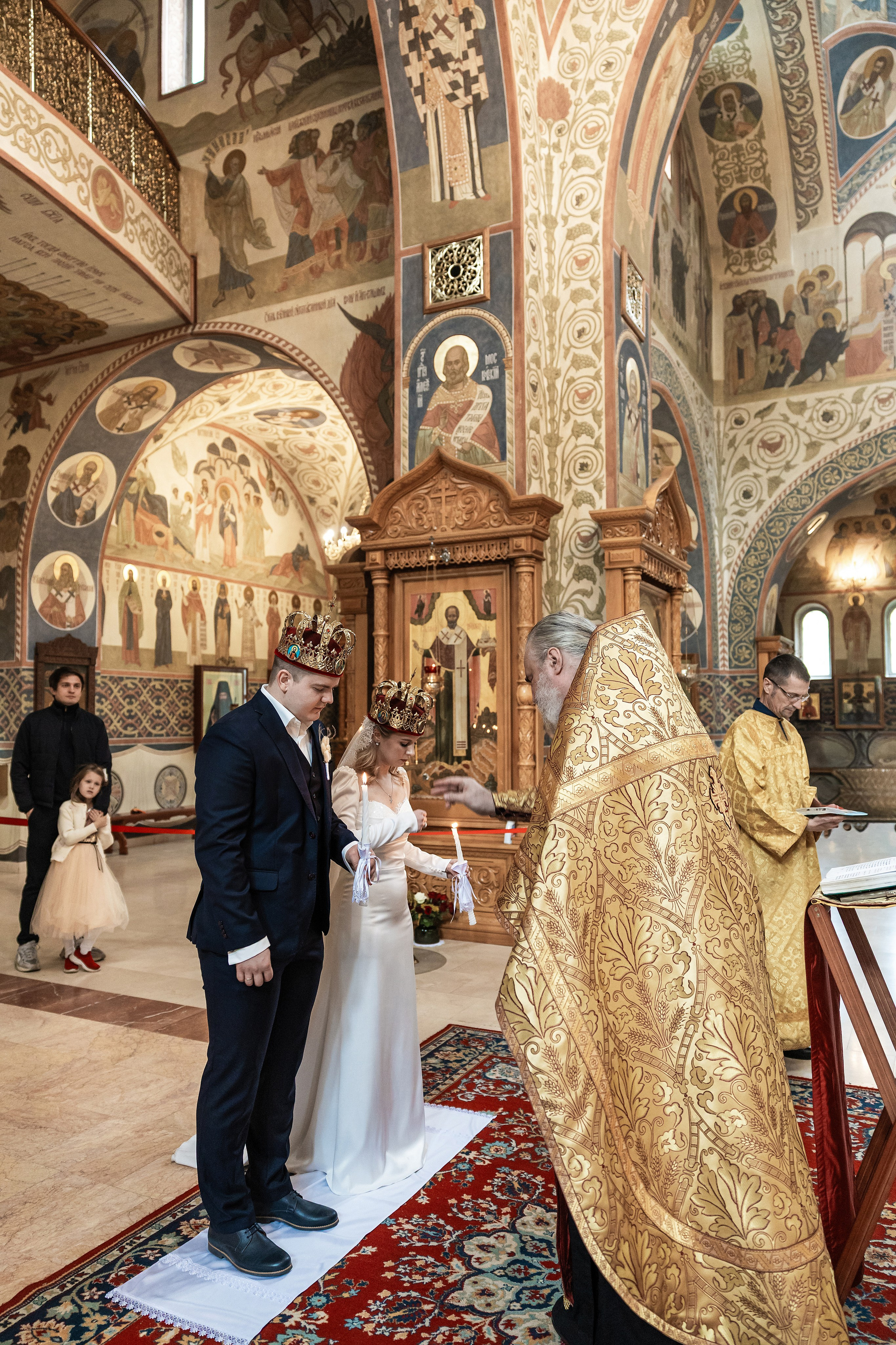 Венчание в Храме святых Новомучеников и Исповедников Российских. Фотограф Крещение, Выписка москва