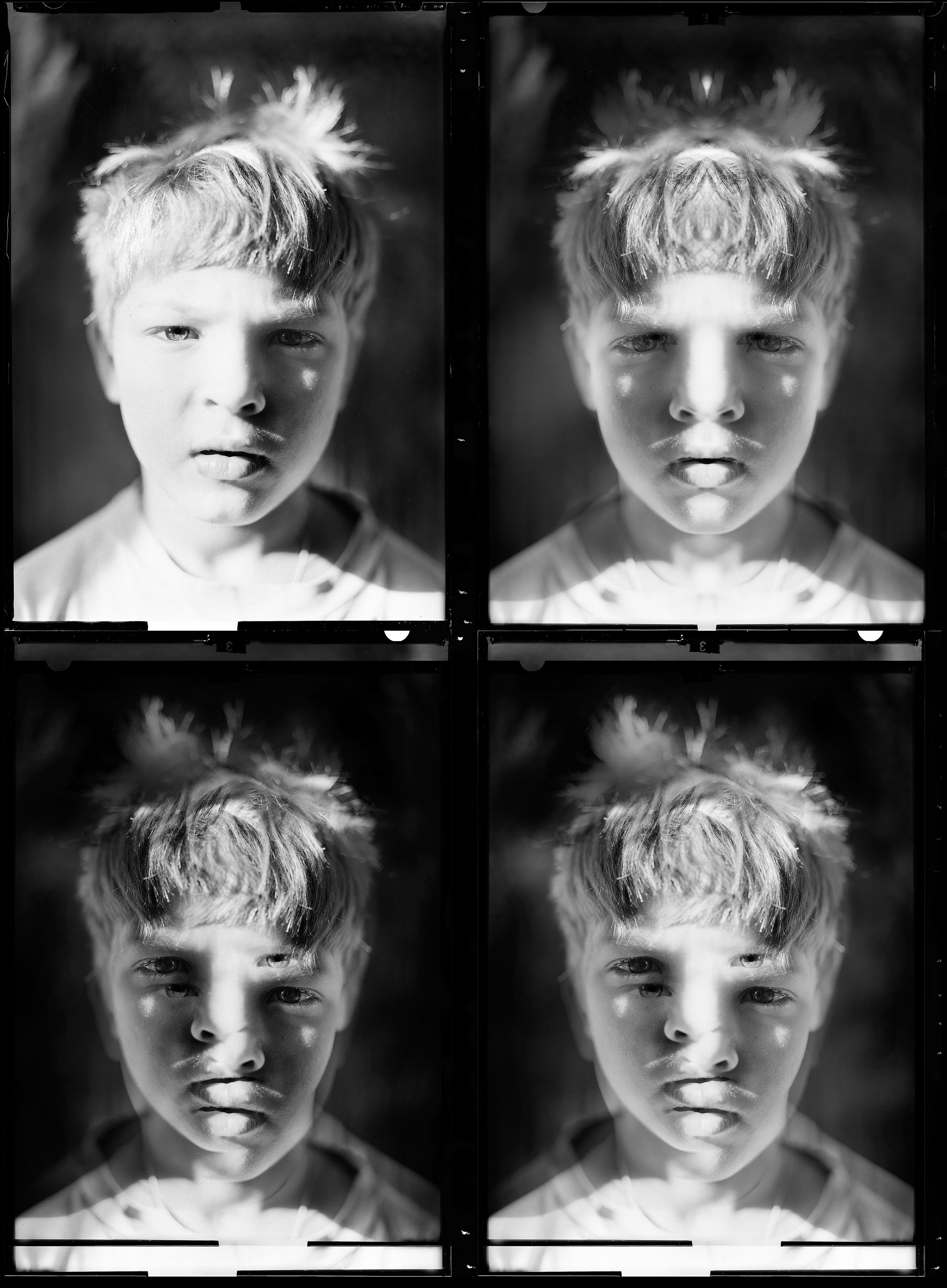 Концептуальная фотография, широкий формат на листовую плёнку Ilford Delta 100, формата 9×12 см. Мультиэкспозиция в момент печати не съемки. Портретный и художественный фотограф в Москве Пётр Корень