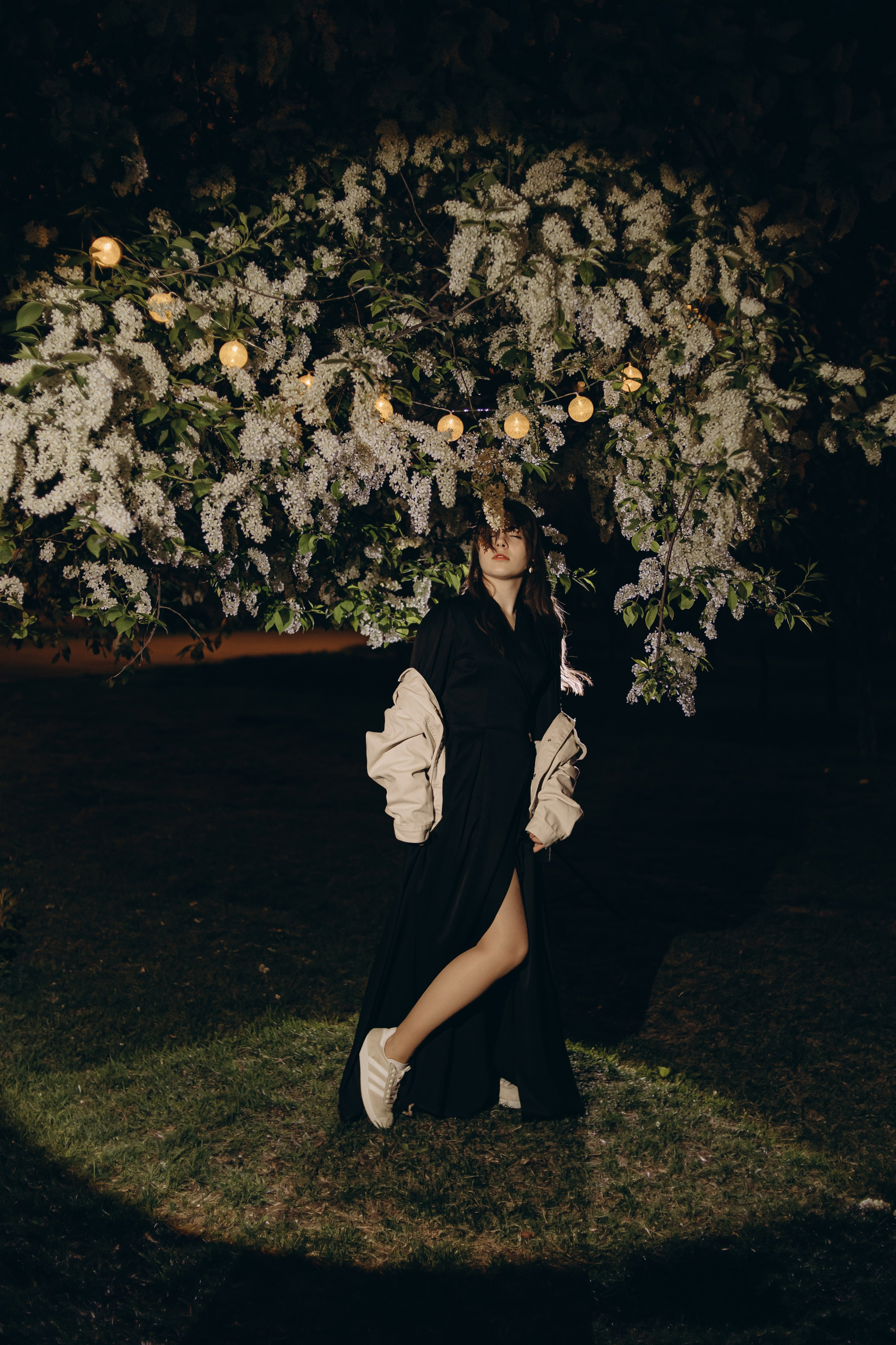 Ангелина. Ночь и цветы. Фотограф Регина Крикунова г. Красноярск