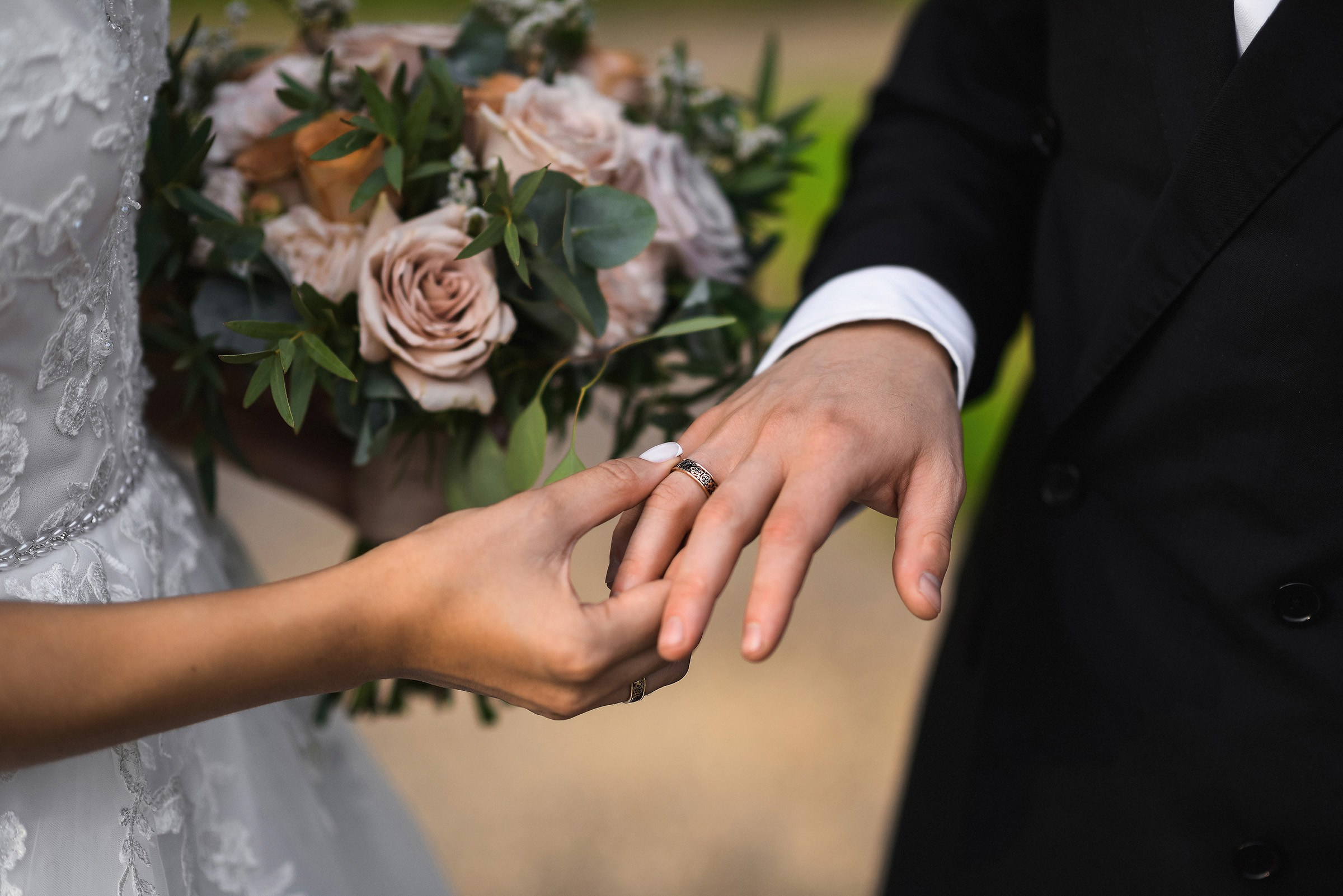 🌄 Демьян и Катя — свадьба в нацпарке "Столбы" | Веселый банкет и эпичные фото на скалах. 📸 Свадебный и семейный фотограф в Красноярске Тихомиров Евгений | 17 лет опыта | 800+ свадеб