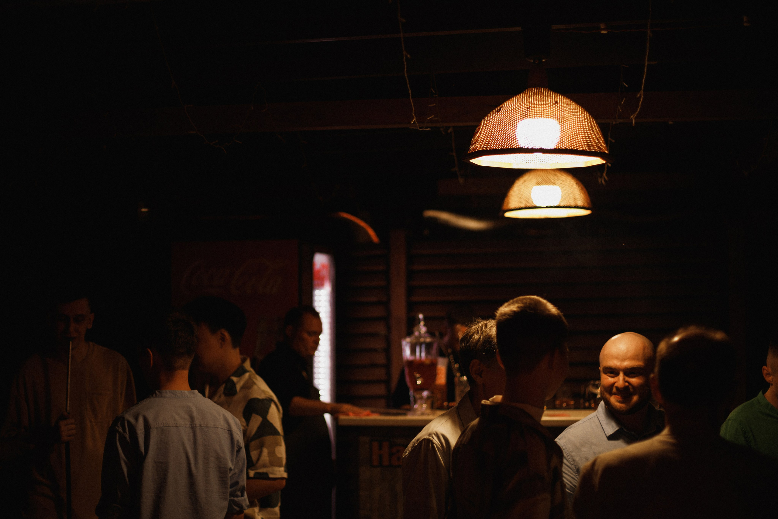 Фотосессия вечеринки у бассейна с видом на горы. Свадебный, репортажный и портретный фотограф Сочи, Краснодар. Александра Зайцева