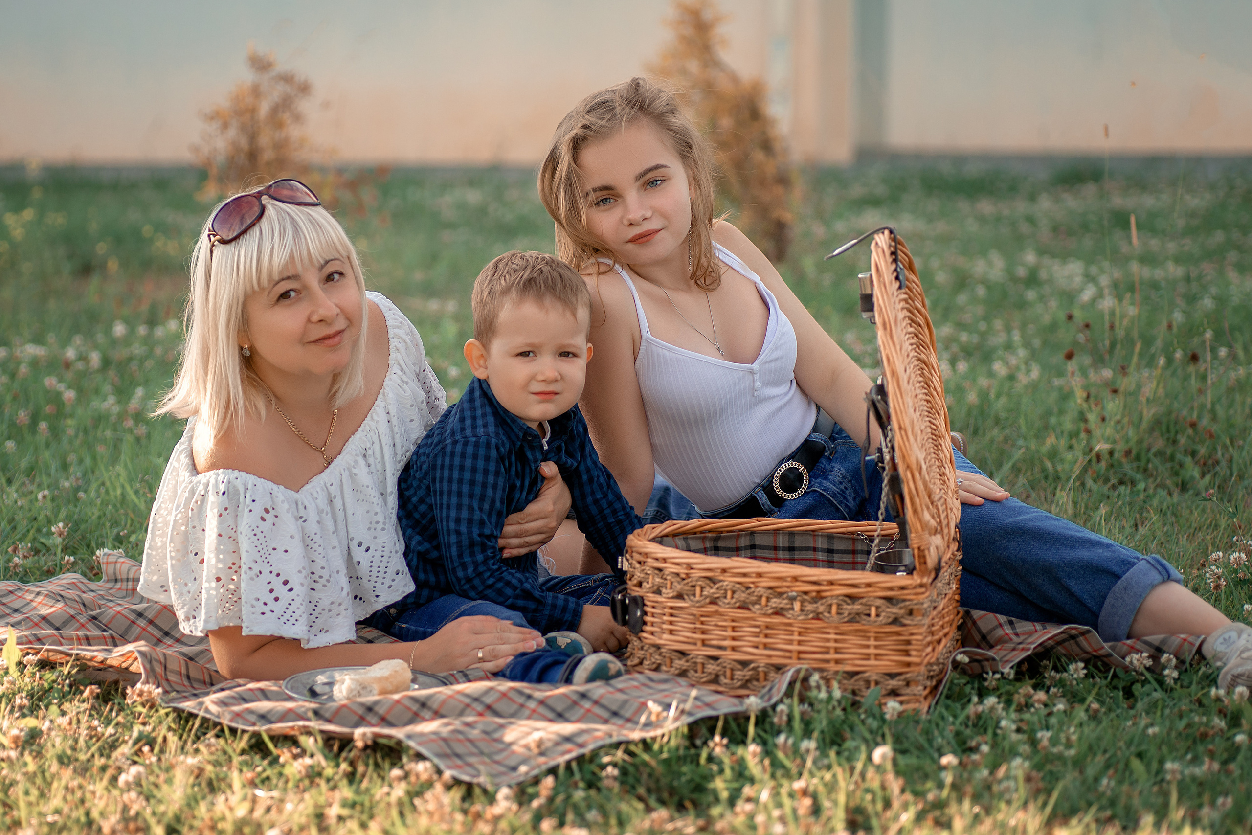Семейная фотосессия на природе в Рязани. Фотограф новорожденных г. Рязань, детский и семейный фотограф
