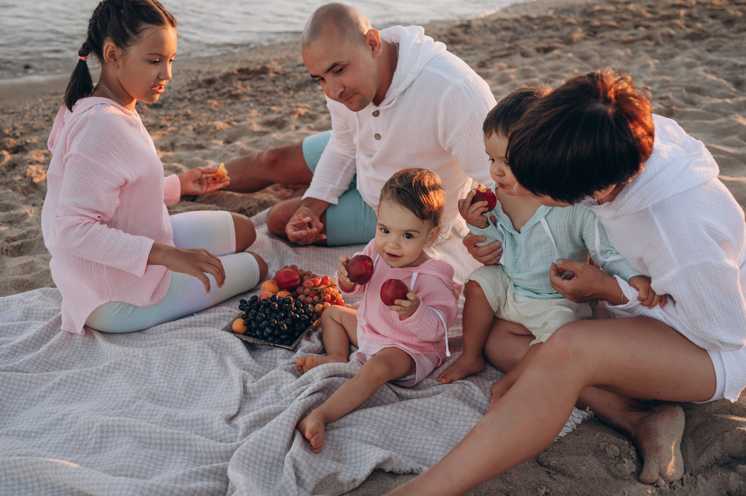 Василий, Элла, Женя, Артем и Вера. Фотограф Горбенко Анна
