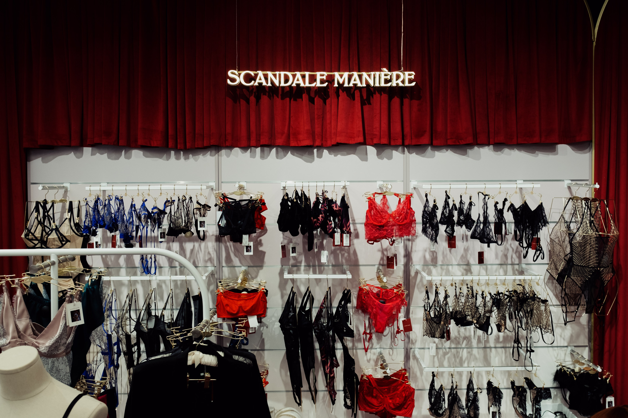 SCANDALE MANIERE. Репортажный и портретный фотограф в Москве Илья Спиридонов