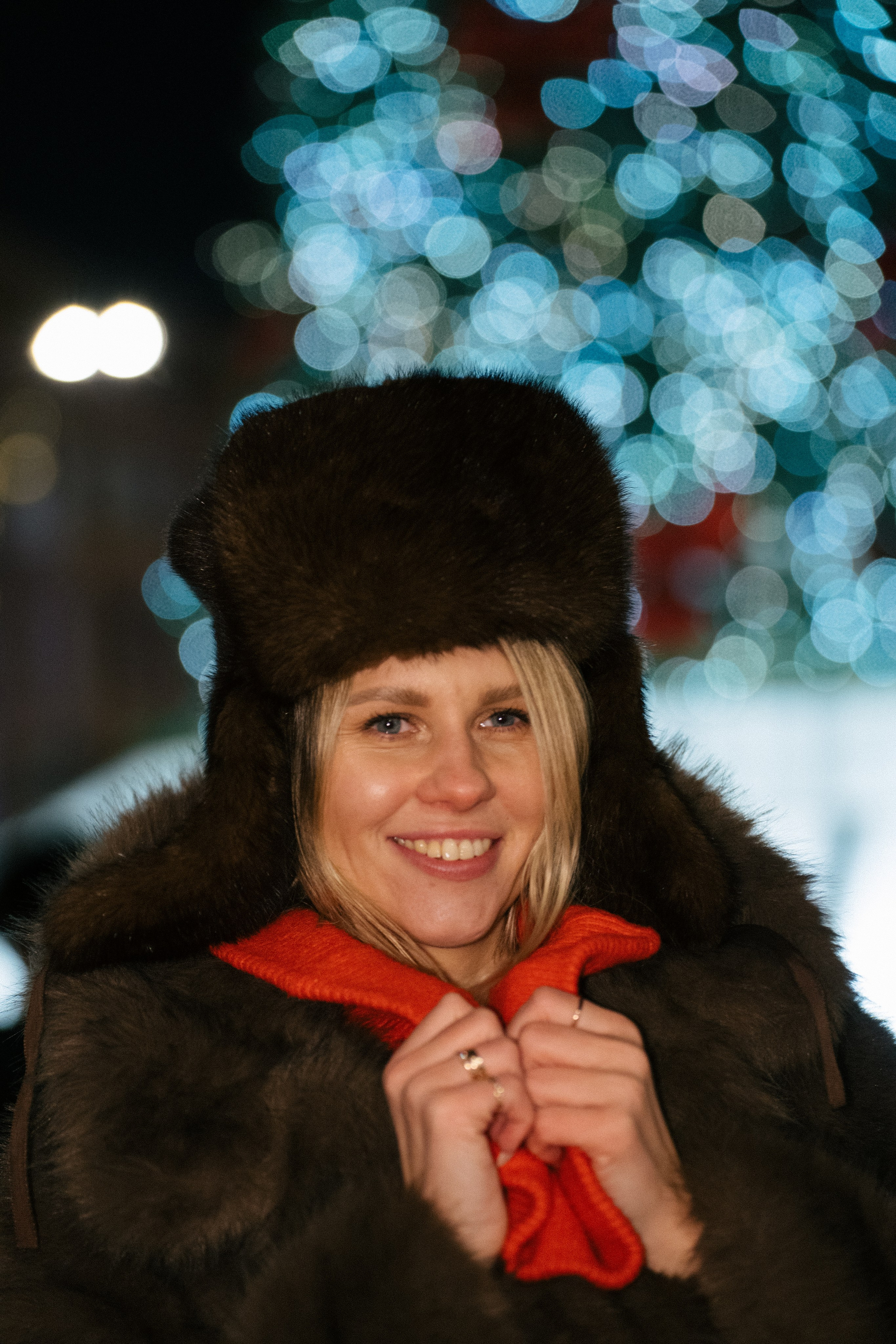 ПРОГУЛКА НА МАНЕЖНОЙ ПЛОЩАДИ ДЛЯ ДЕВУШКИ ПЕРЕД НОВЫМ ГОДОМ (НОВОГОДНЯЯ ФОТОСЕССИИЯ НА МАНЕЖНОЙ ПЛОЩАДИ). Профессиональный фотограф, Санкт-Петербург — Виктория Богомолова