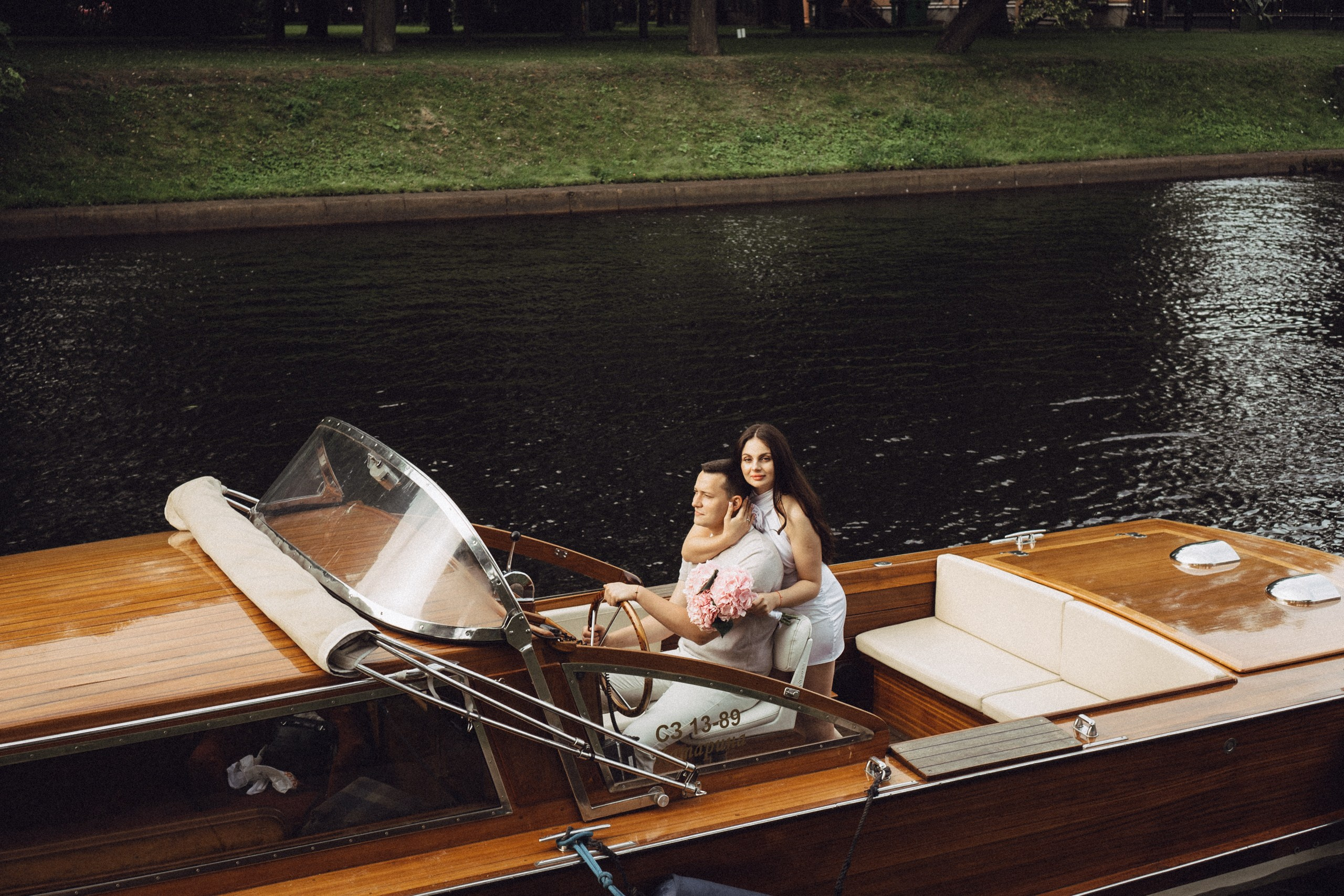 СВАДЕНБНАЯ СЬЕМКА НА КАТЕРЕ ПО КАНАЛАМ САНКТ-ПЕТЕРБУРГА И В АКВАТОРИИ НЕВЫ. Профессиональный фотограф, Санкт-Петербург — Виктория Богомолова