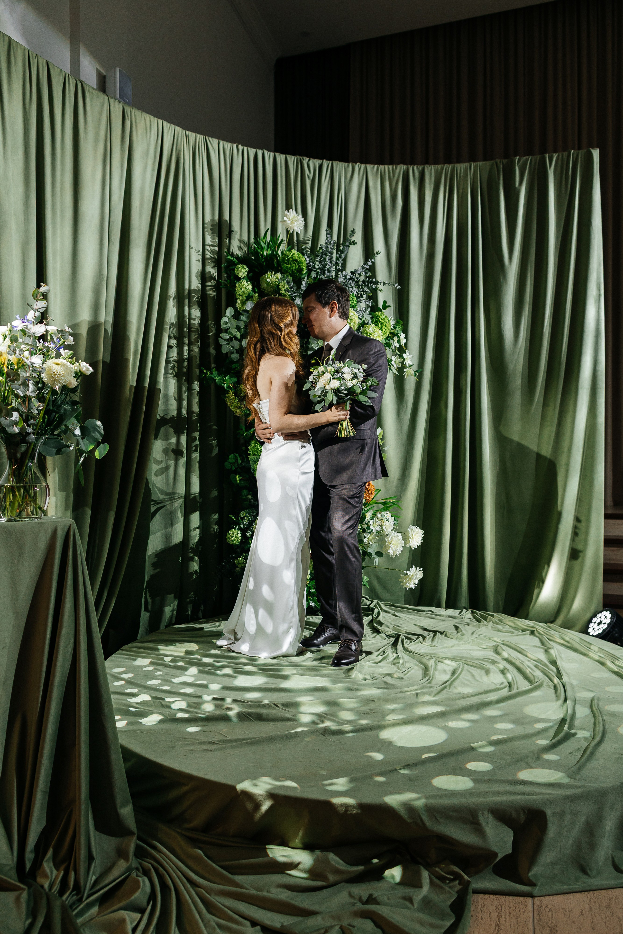 Романтическая выездная церемония. Олег Сверчков | Свадебный фотограф Вологда