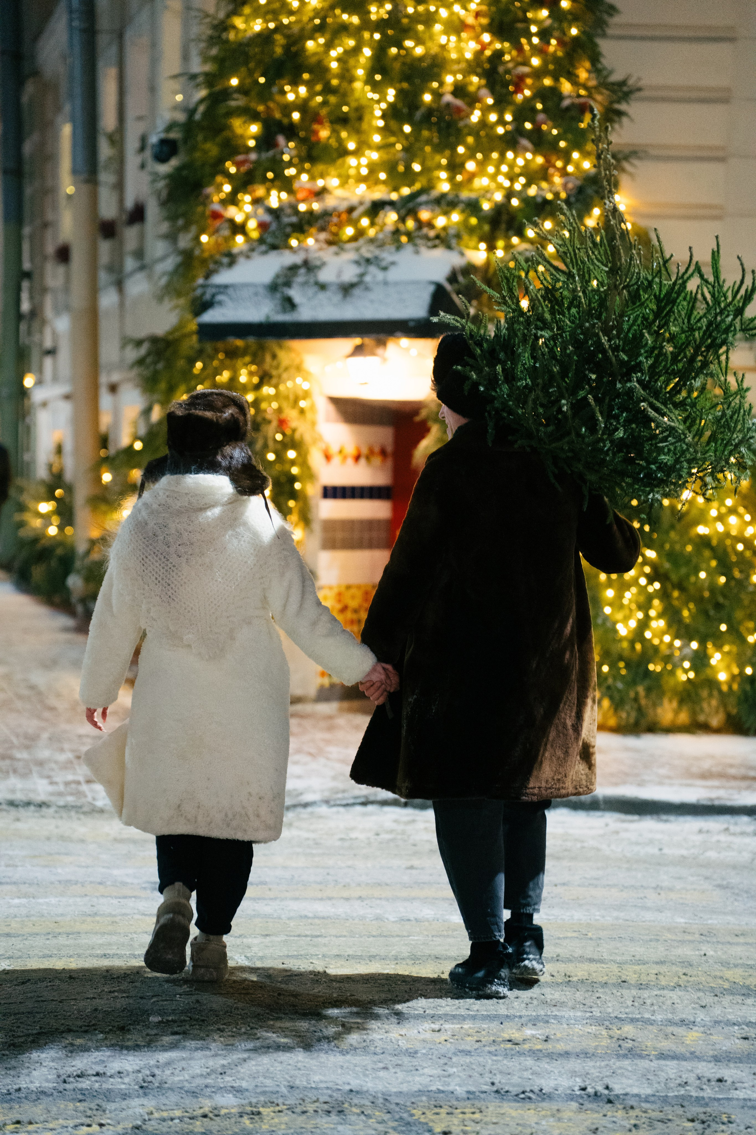НОВОГОДНЯЯ ПРОГУЛКА ПАРЫ ПО ЧЕРНЫШЕВСКОЙ ПЕРЕД НОВЫМ ГОДОМ. Профессиональный фотограф, Санкт-Петербург — Виктория Богомолова