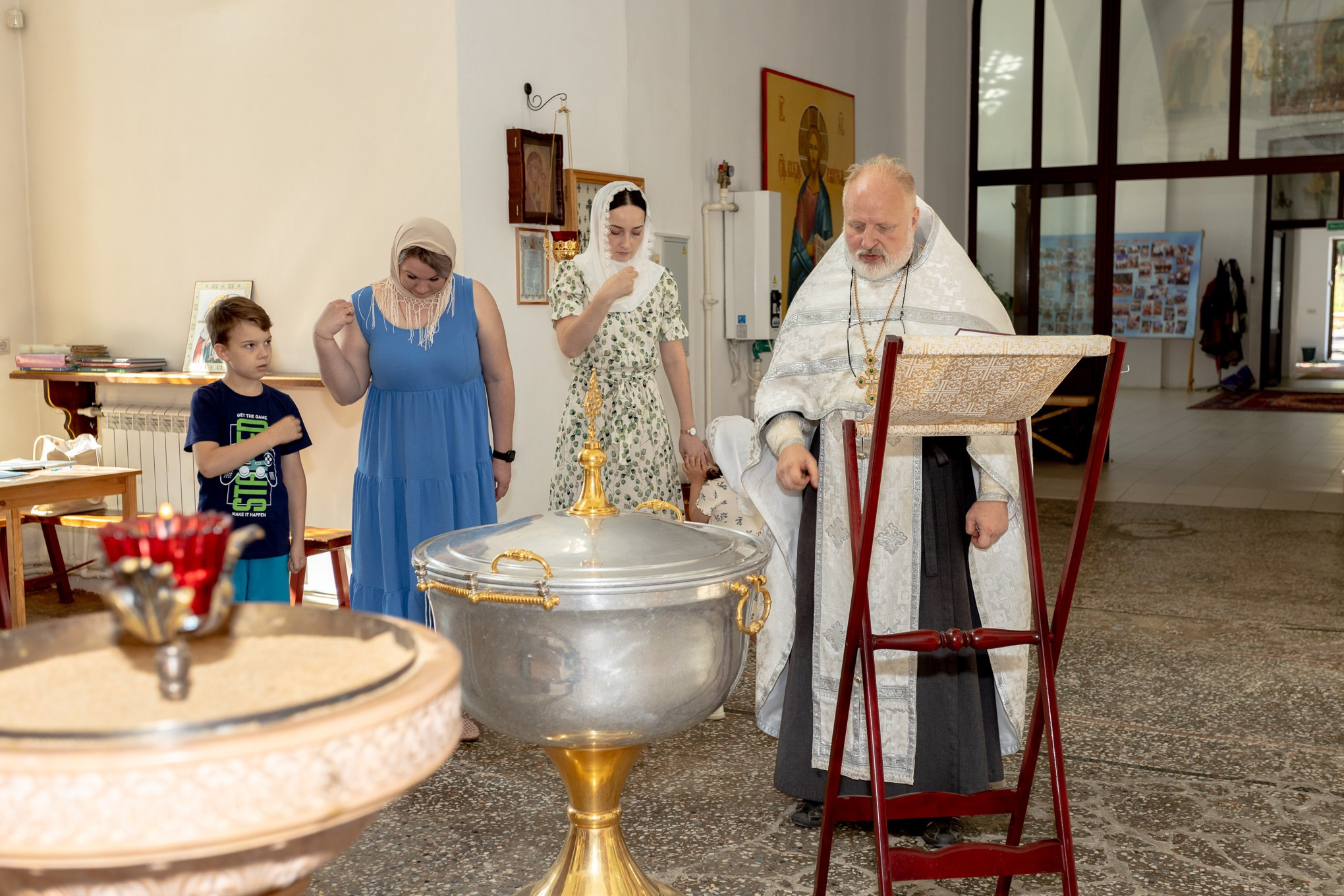Свадьба, роспись в ЗАГСе, венчание, крещение, выписка из роддома — фотосъёмка. Визуальная упаковка брендов и проектов через фото и видеопроизводство