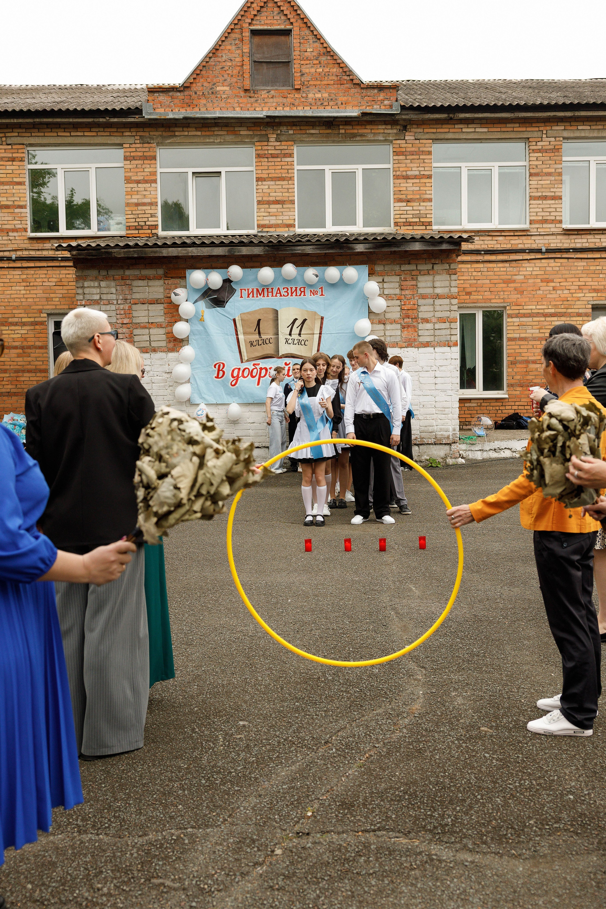 Последний звонок Гимназия Артем. Photoalbum-vl.ru