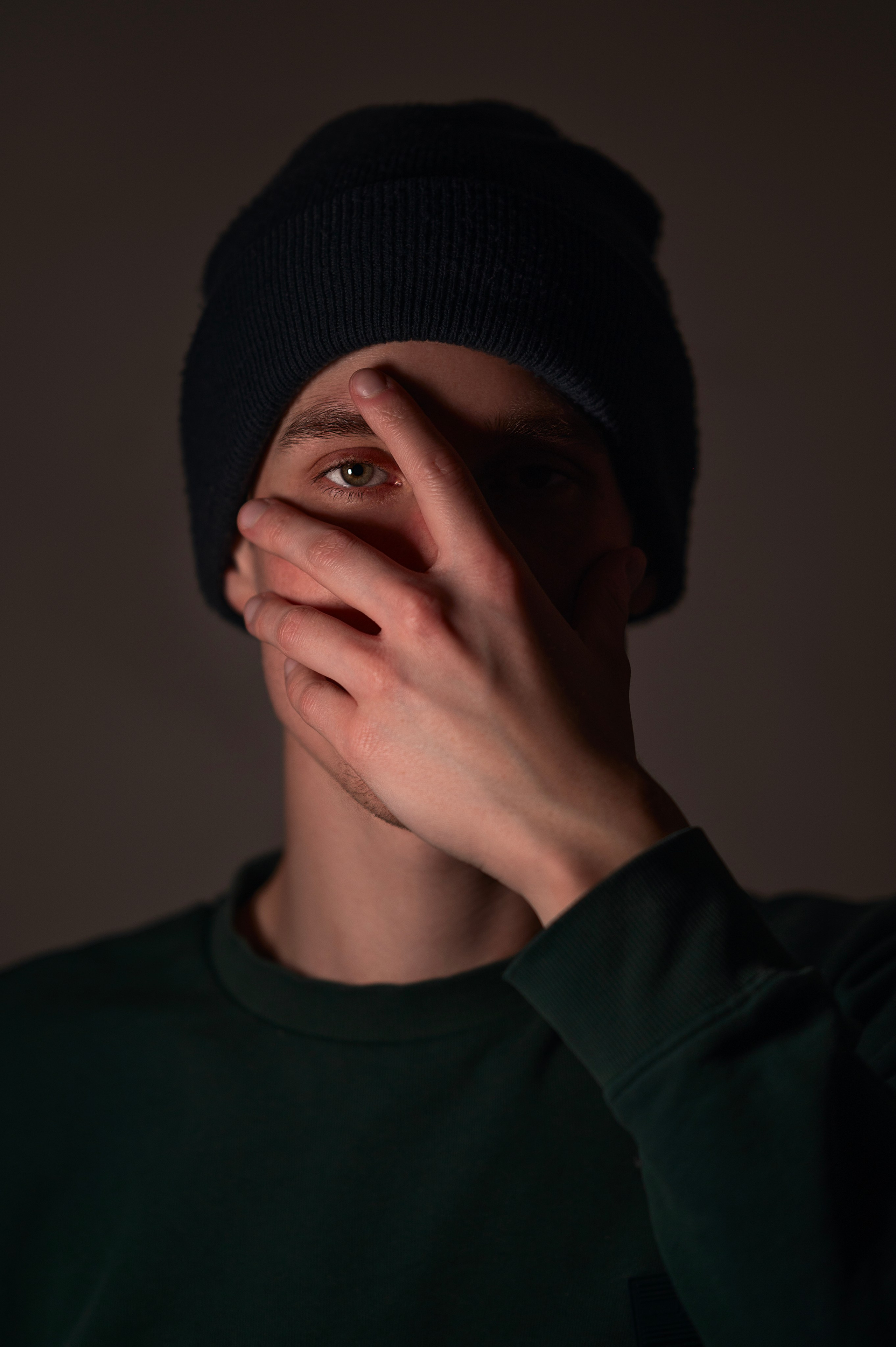 Минималистичный мужской портрет. Фотограф Елизавета Жуйкова | Фотосессии в Волгодонске: портретные, лав стори, семейные