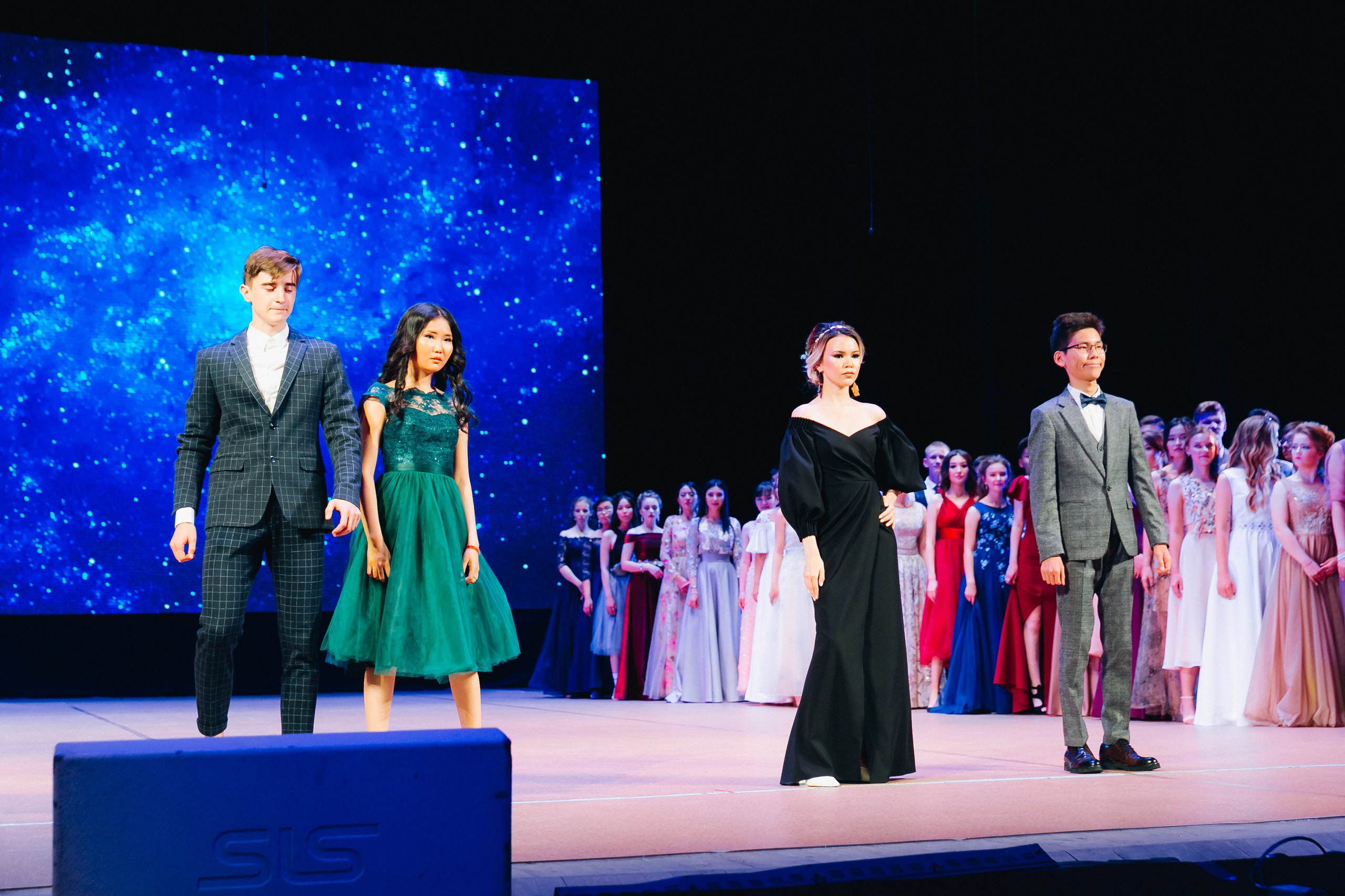 Вручение аттестатов 14 Гимназия. Свадебный и семейный фотограф в Улан-Удэ