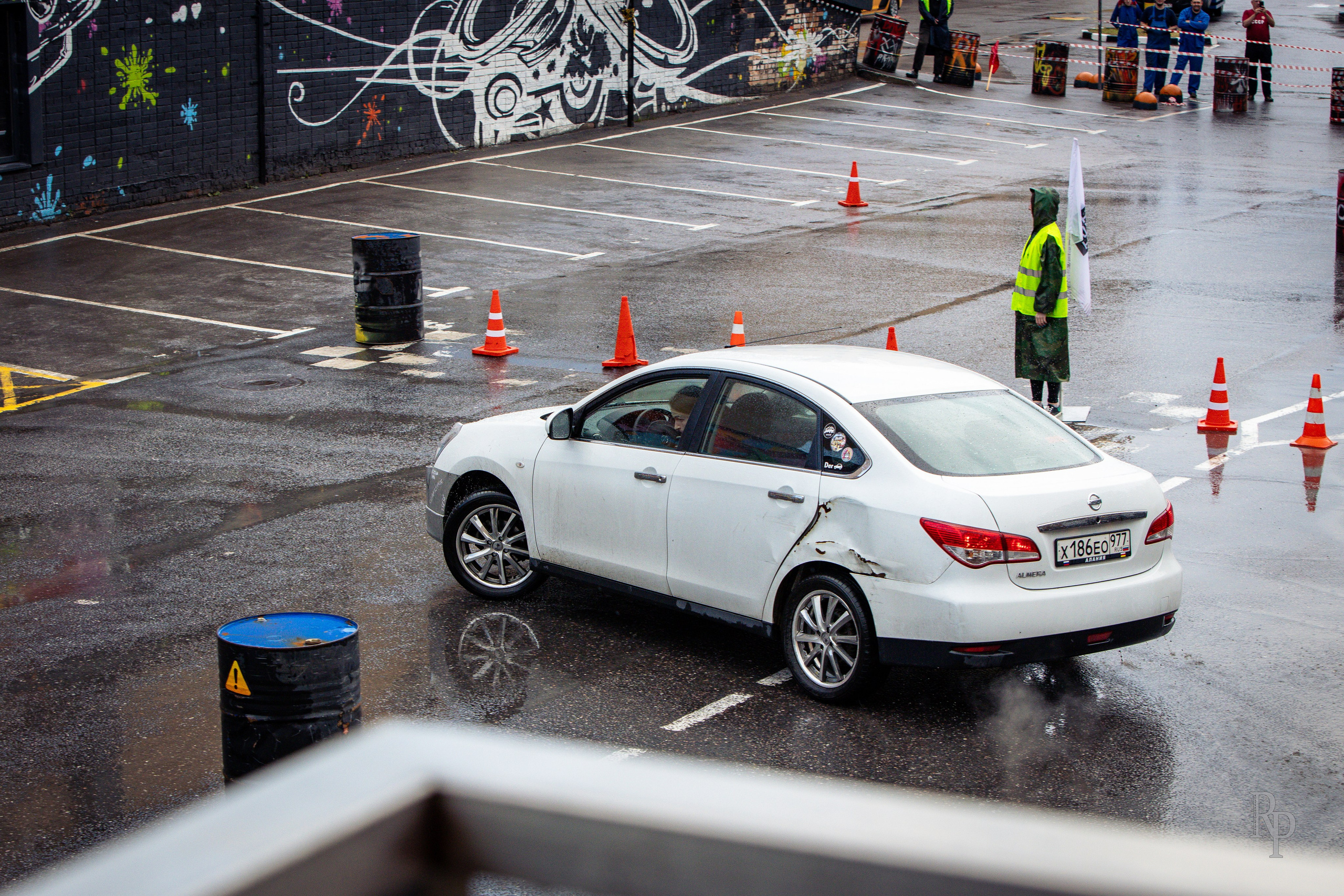 SHOWDOWN. Rusty Photographer