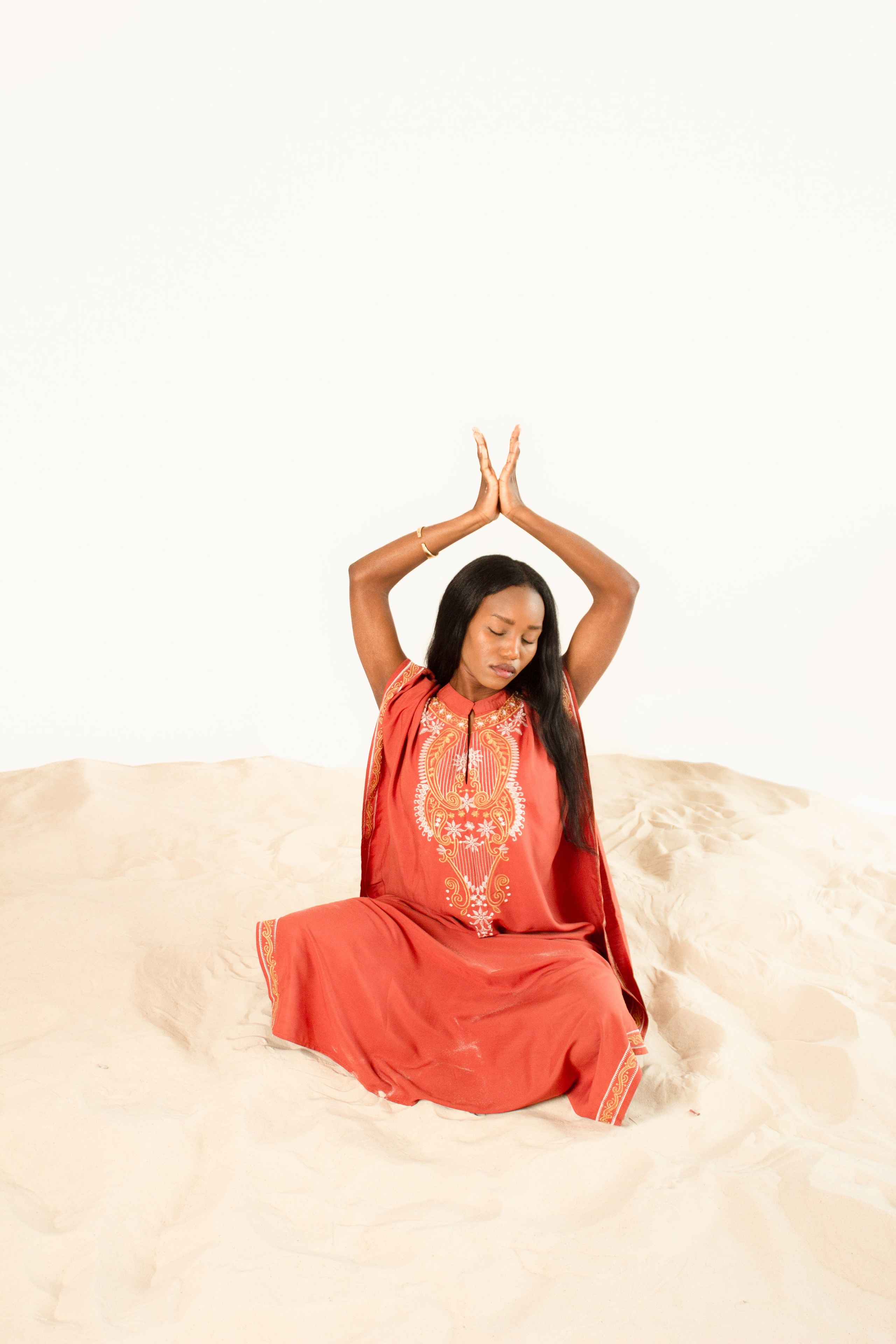 African style portrait, Morocco, studio photos, woman portrait, портрет девушки в фотостудии, студийная съемка, фотограф Соня с Земли, студийная фотосессия в Москве, женский портрет, портрет в студии с мягким светом, профессиональная студийная съемка, Марокко, африканский стиль, этно, этнический, этническая, бохо, ethno, ethnic, boho, Африка, Africa, professional studio photoshoot