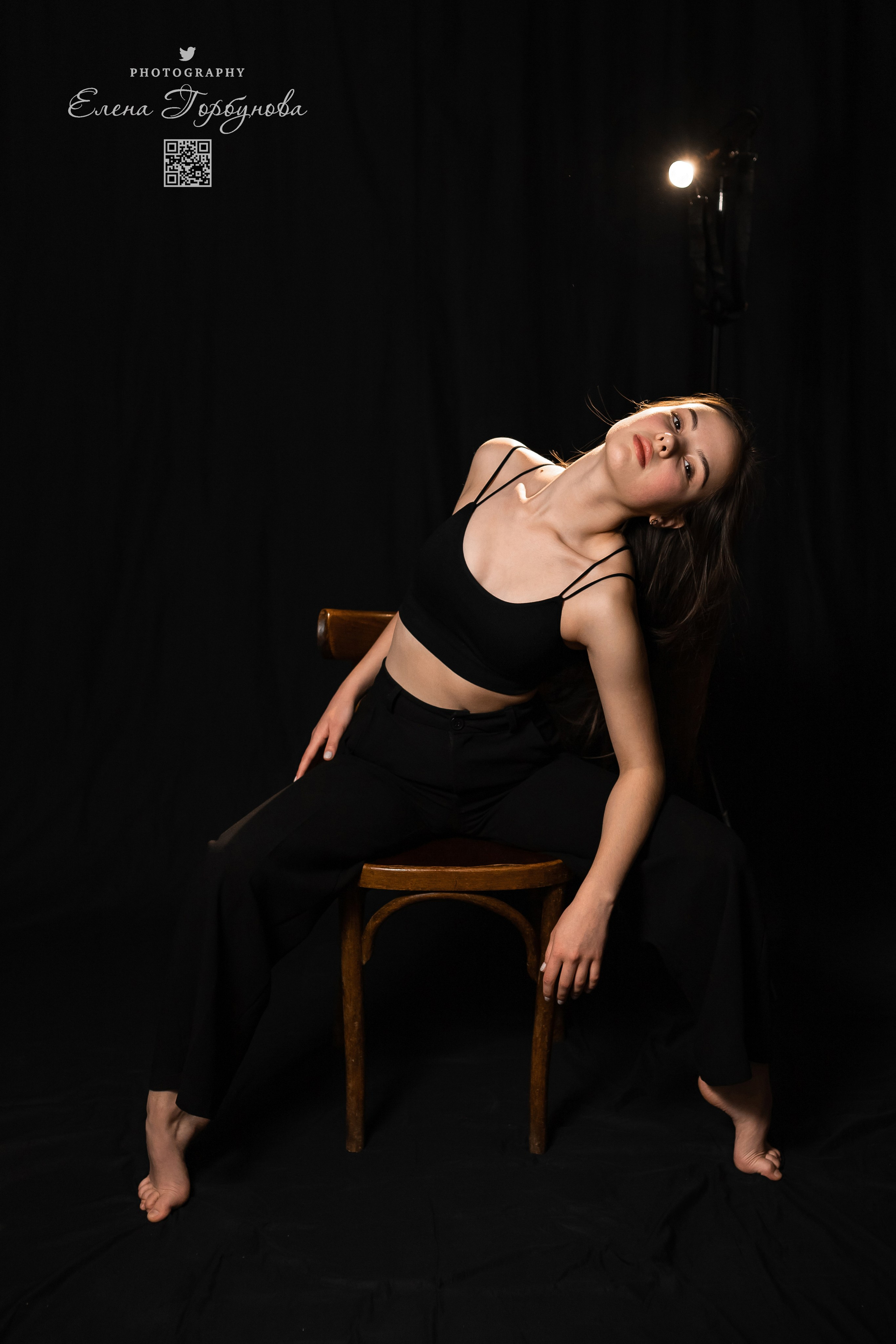 Моя студия. Полина и стул. Январь 2024. Фотограф Пермь. Свадьбы. Семья и дети, школа, д. сад. Фотокниги