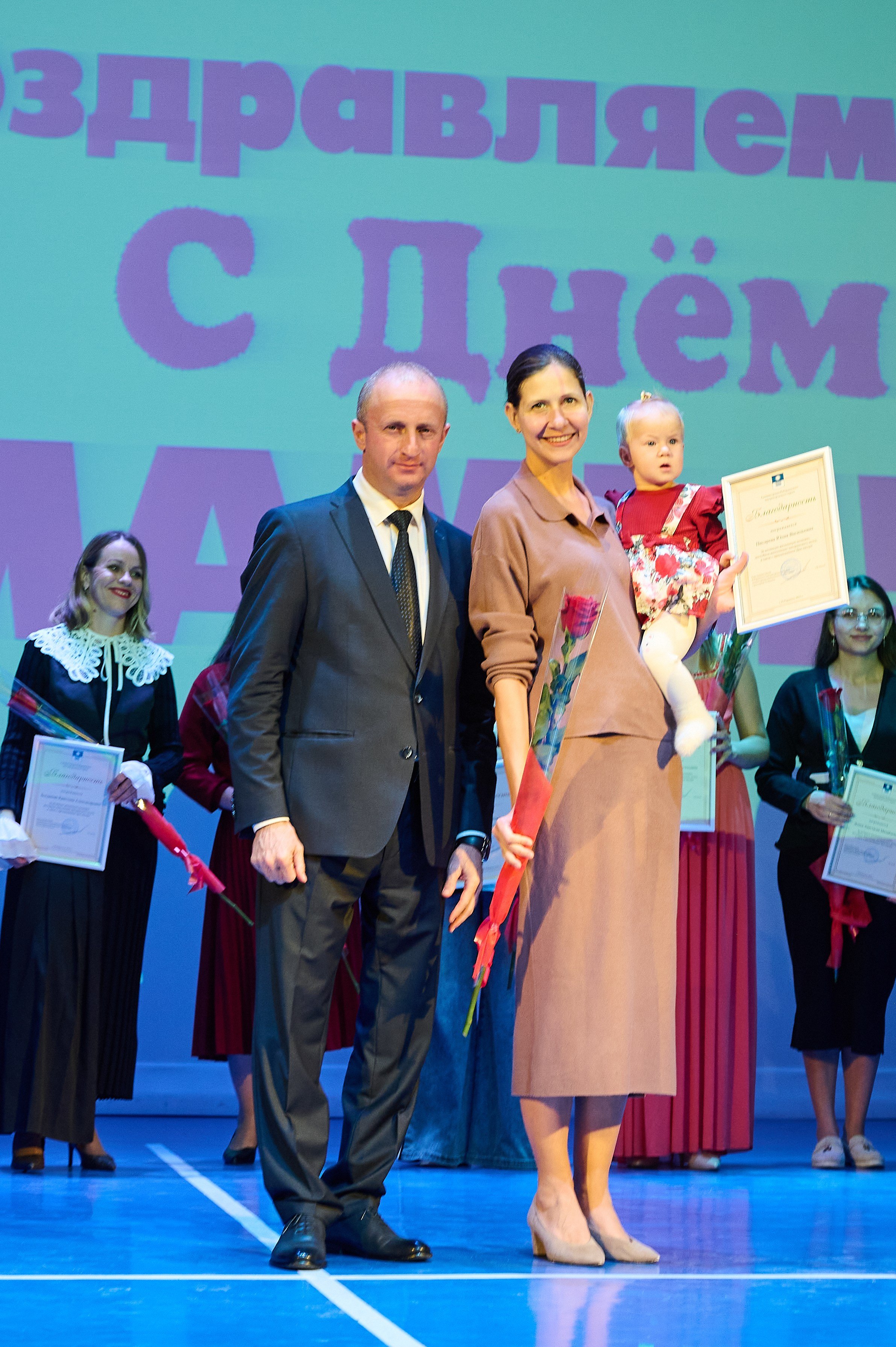 День матери Марьина Роща. Жизнь курорта Кабардинка в фотографиях