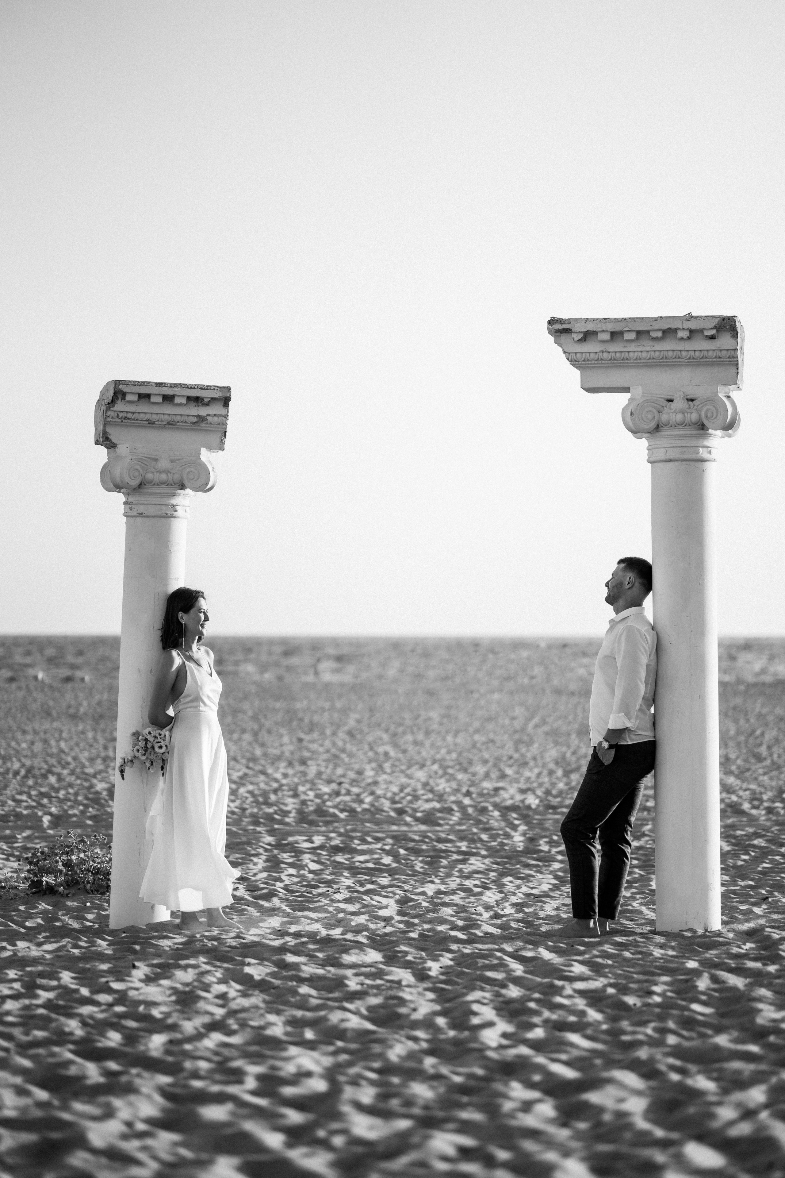 Фото в античном стиле в песках, свадебная фотосессия в Анапе