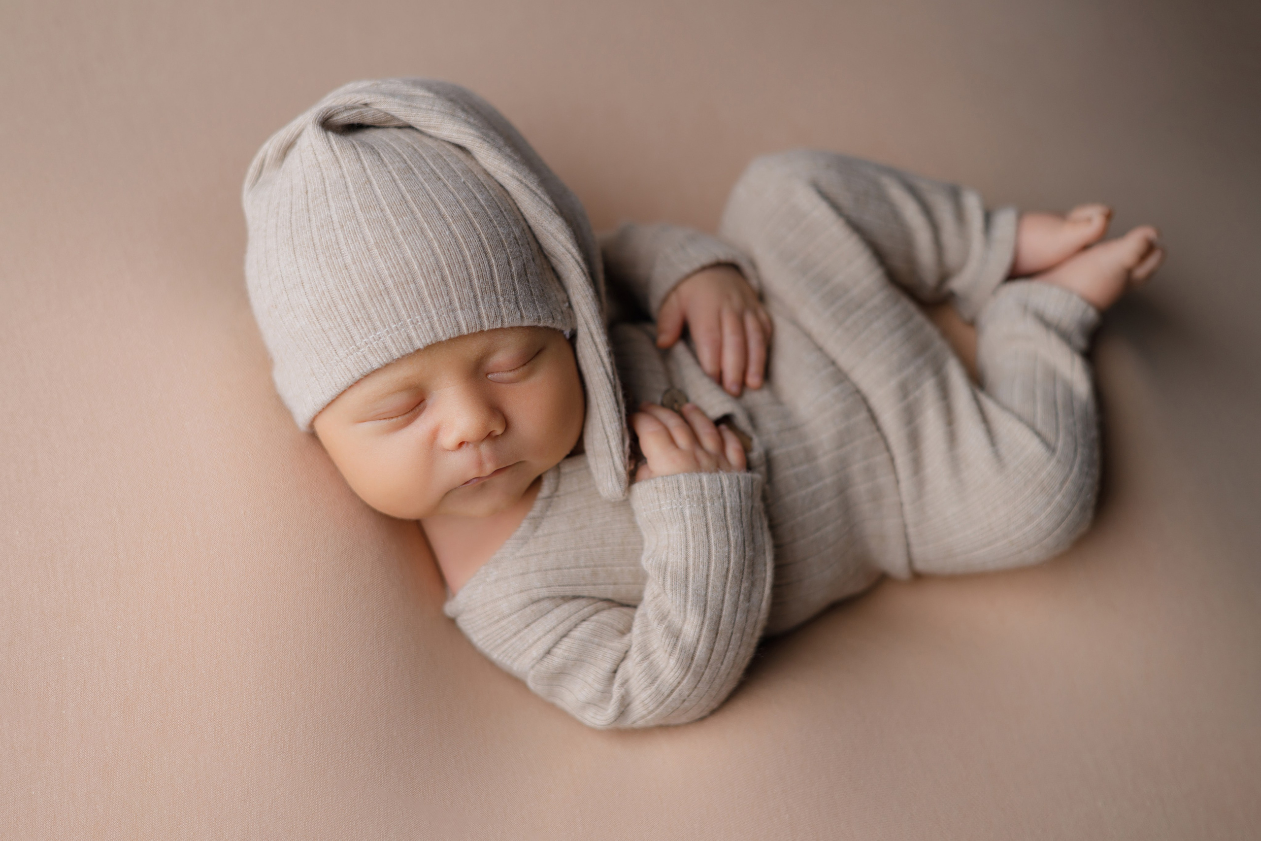 Артем. Евгения Горбунова фотограф новорожденных в Новом Уренгое