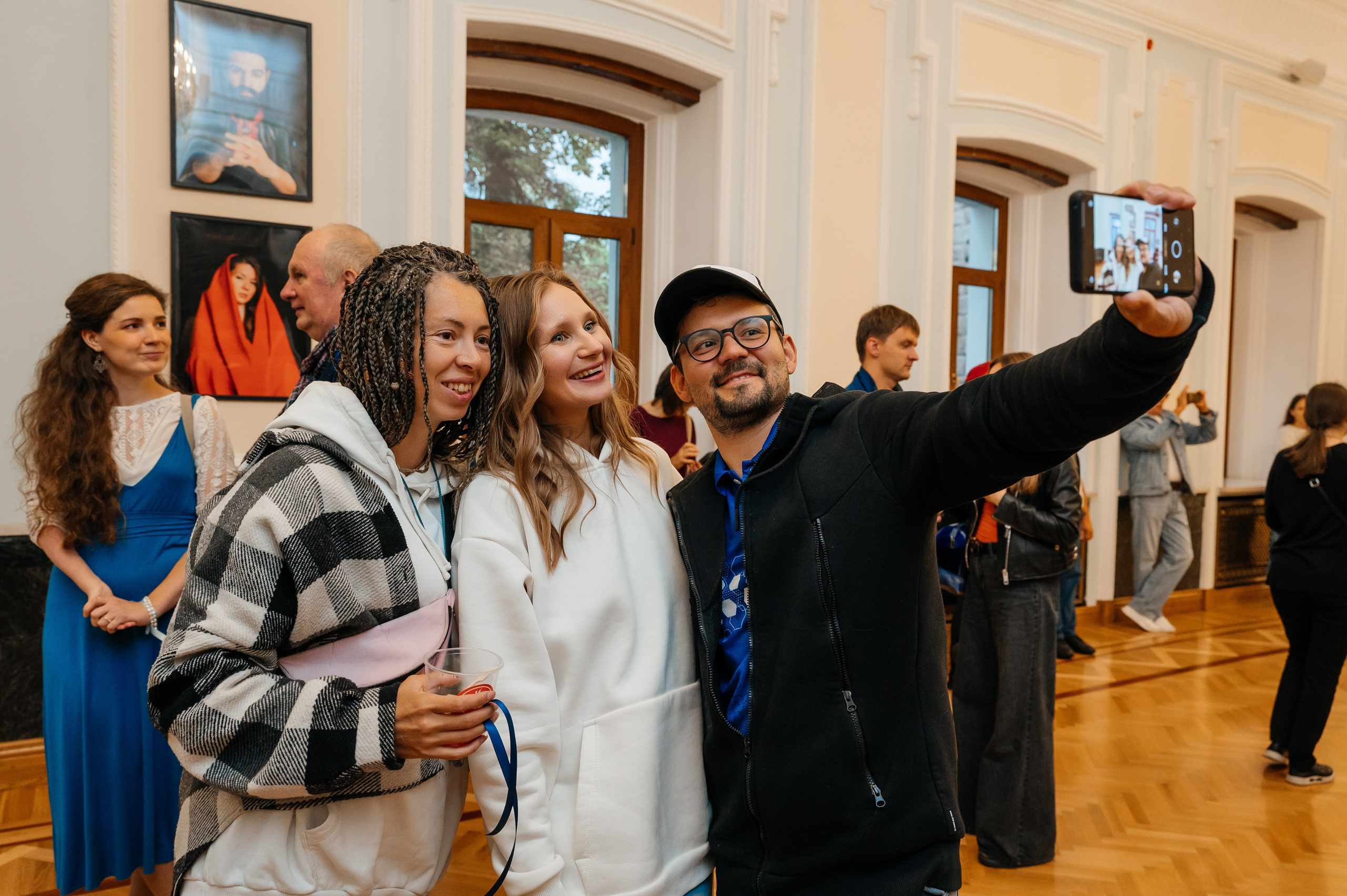 Открытие выставки Кати Васильевой в Молодежном театре. Wedding and family photographer USA