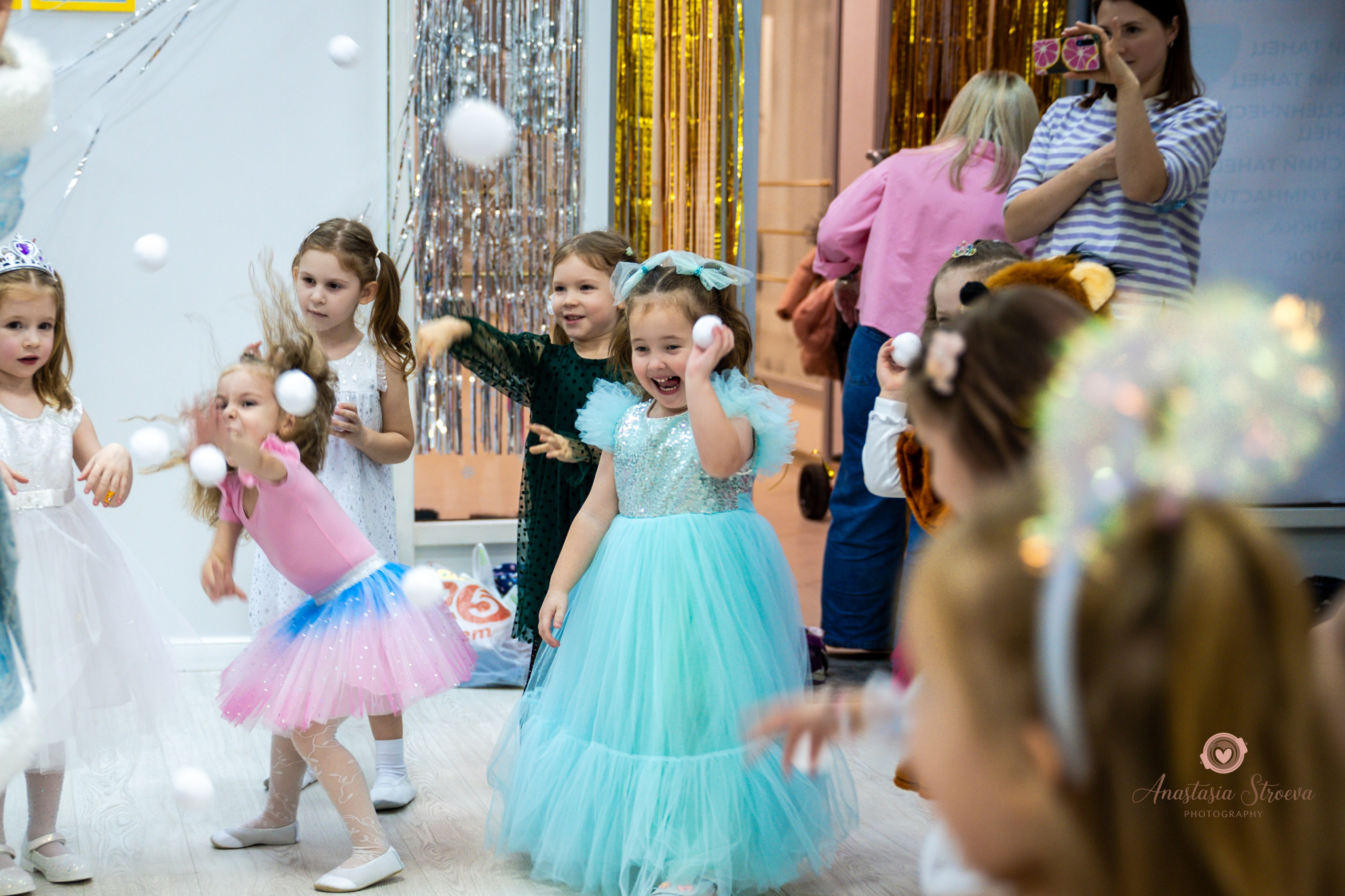 Новый год в танцах. Семейный и детский фотограф в Королеве, Москве и Московской области Строева Анастасия