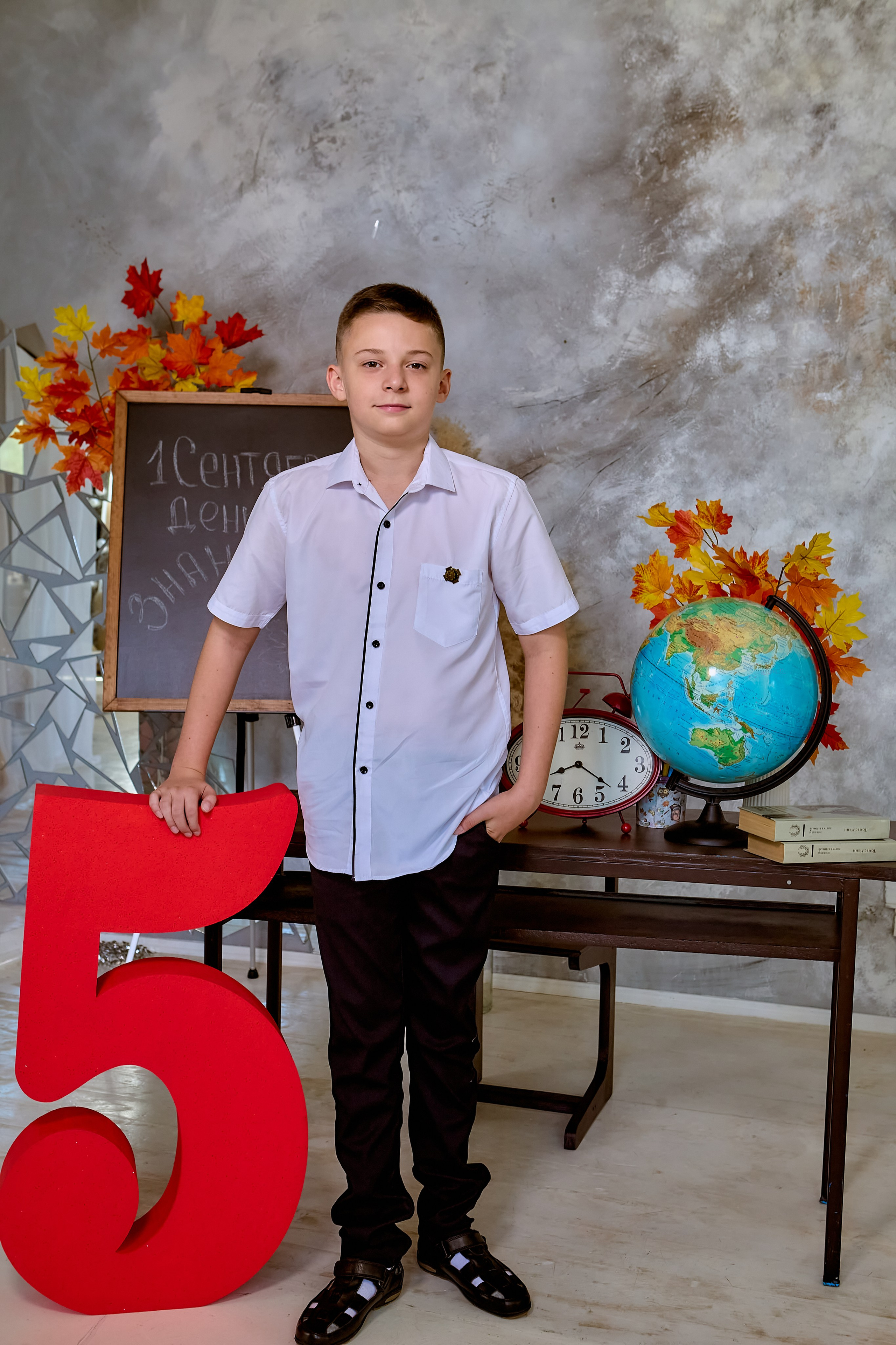 День Знаний Дзержинск. Школьный ростовой портрет с цифрой.