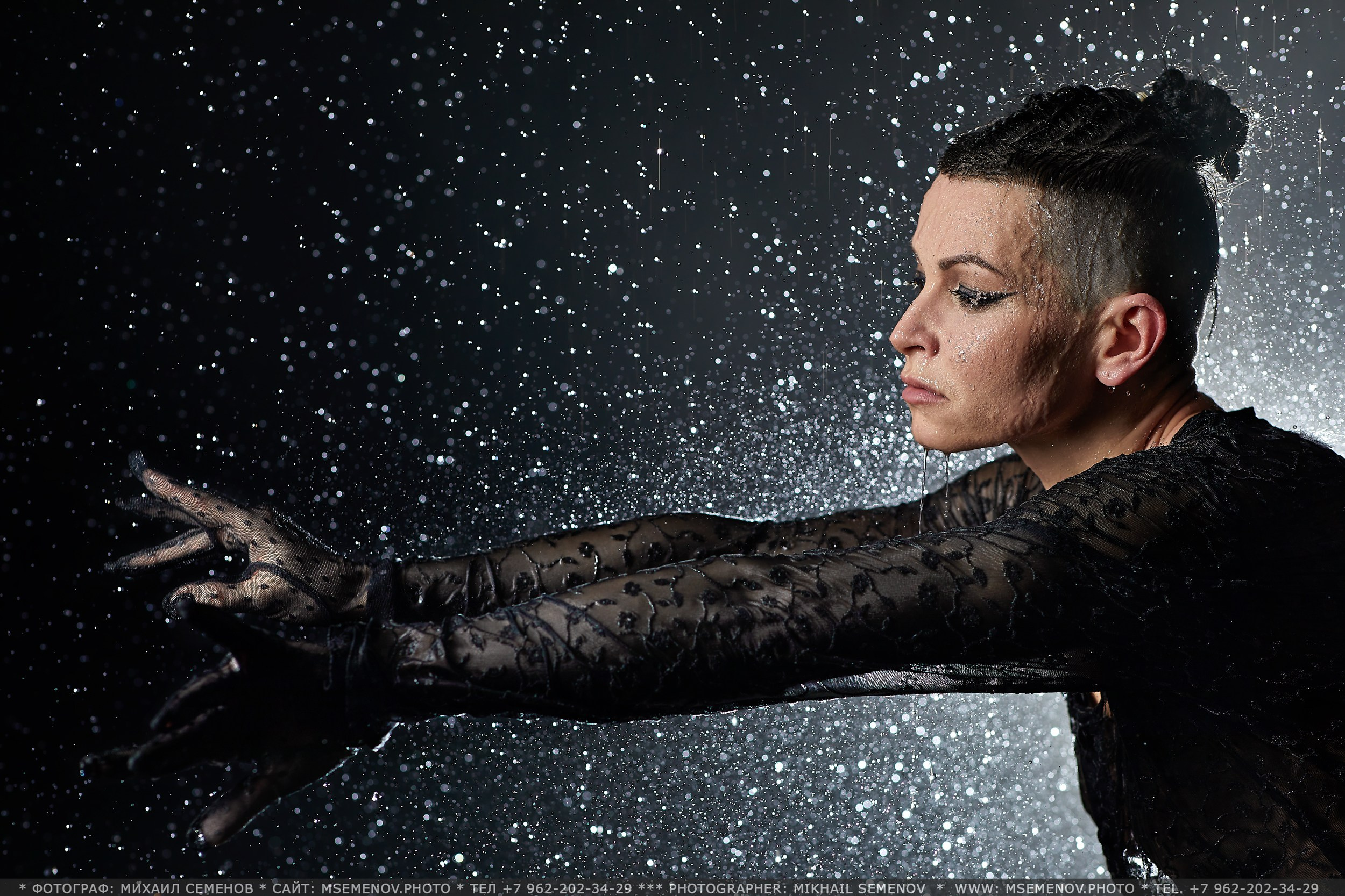Аква-фотосессия Анны. Боевая фотосессия с водой. Фотограф Михаил Ярославль