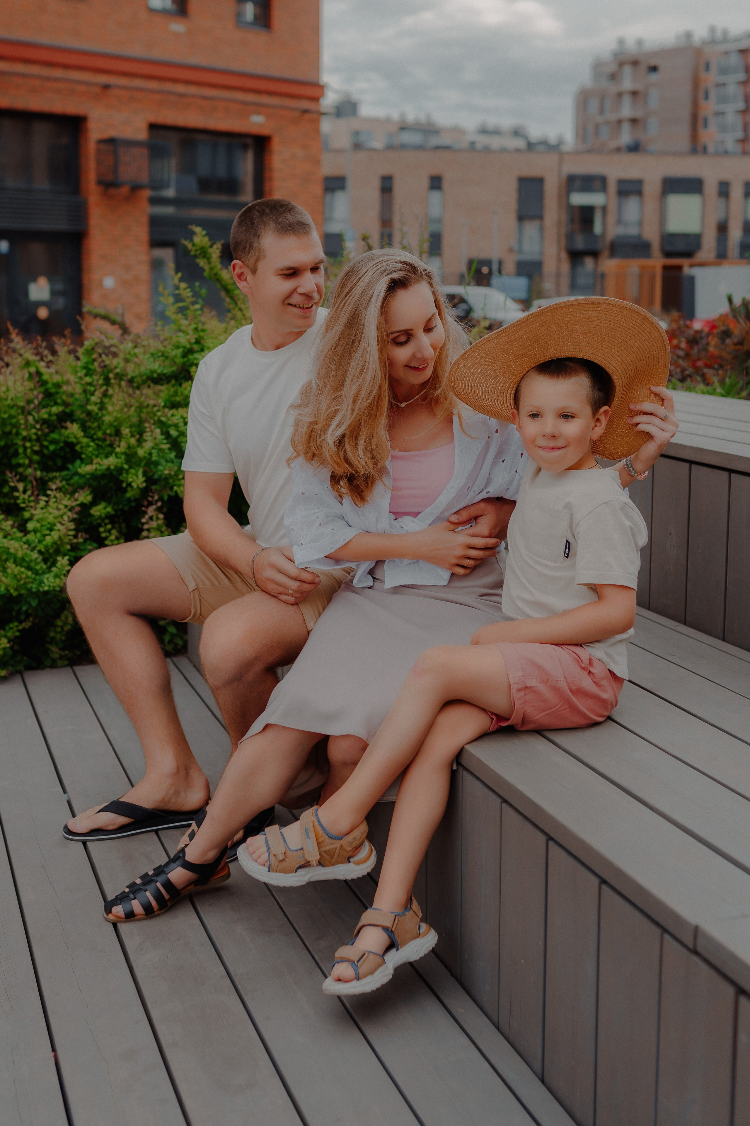 Семейная прогулка в родном Новоселье. Семейный и индивидуальный фотограф в Санкт-Петербурге Маргарита Щипкова