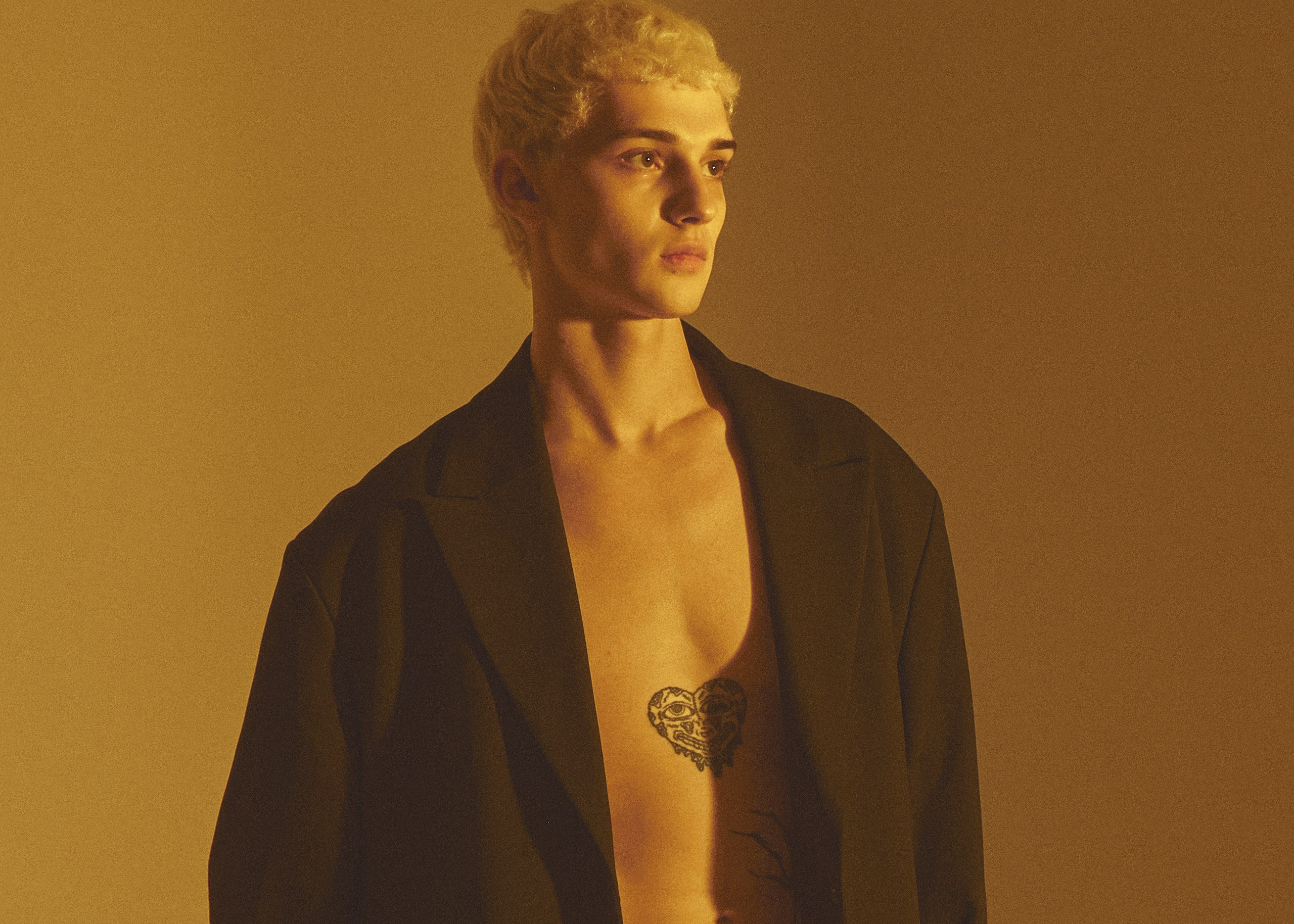 Я  фотограф. Работаю в городе Москва,