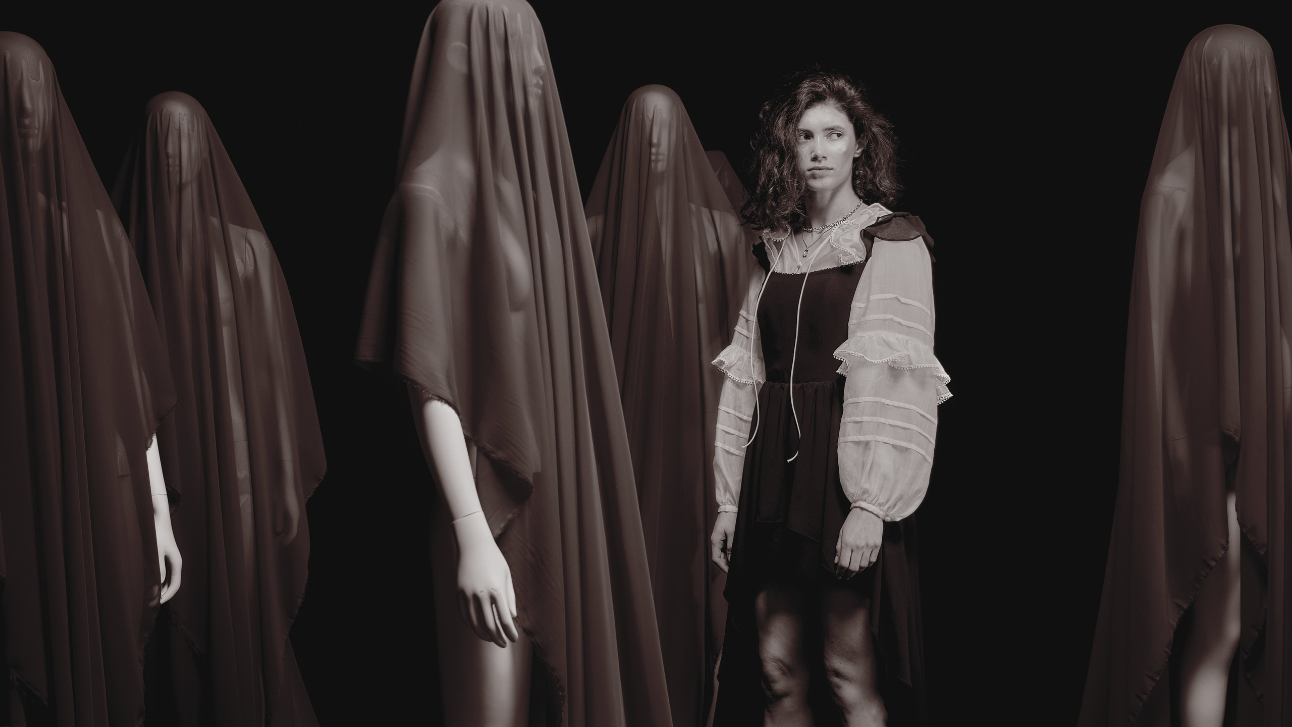 Я  фотограф. Работаю в городе Москва,