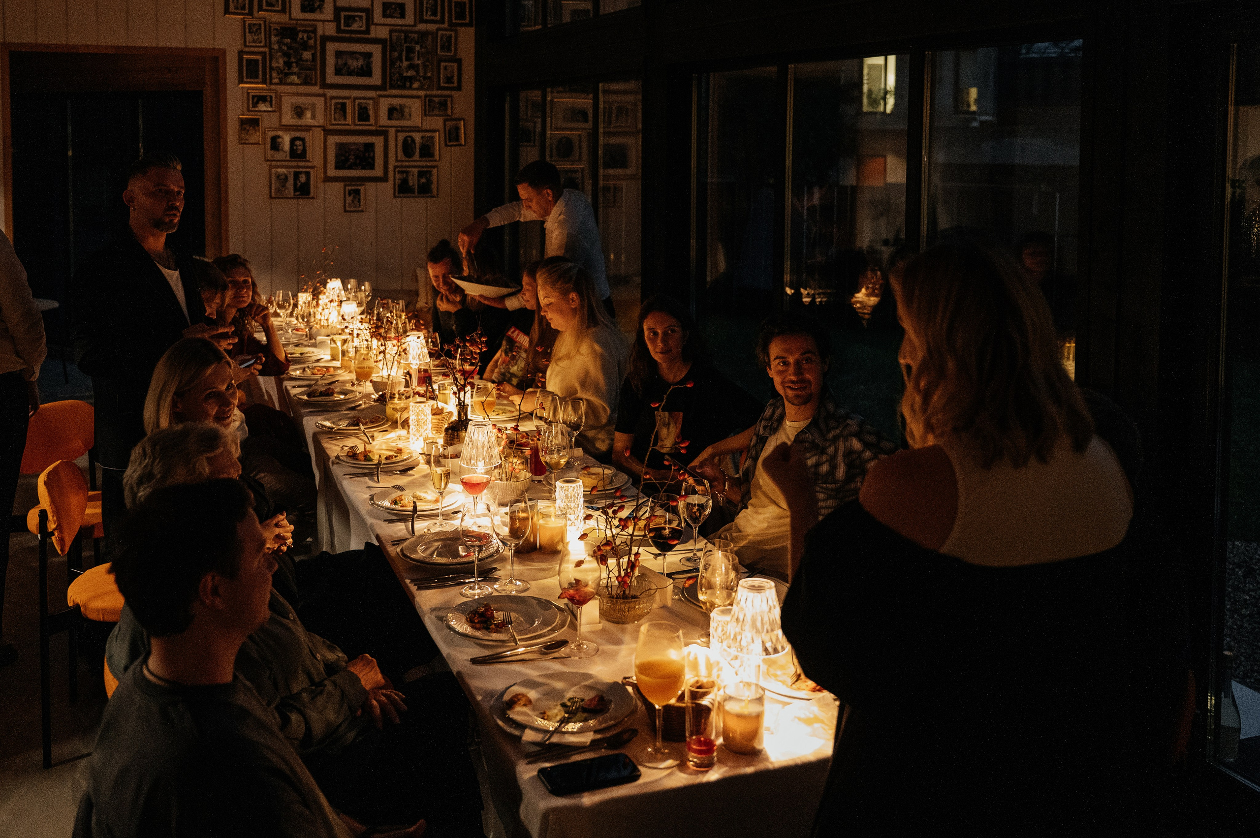 Невероятно атмосферный семейный ужин. Wedding photographer in Moscow and around the world Andrey Medvednikov